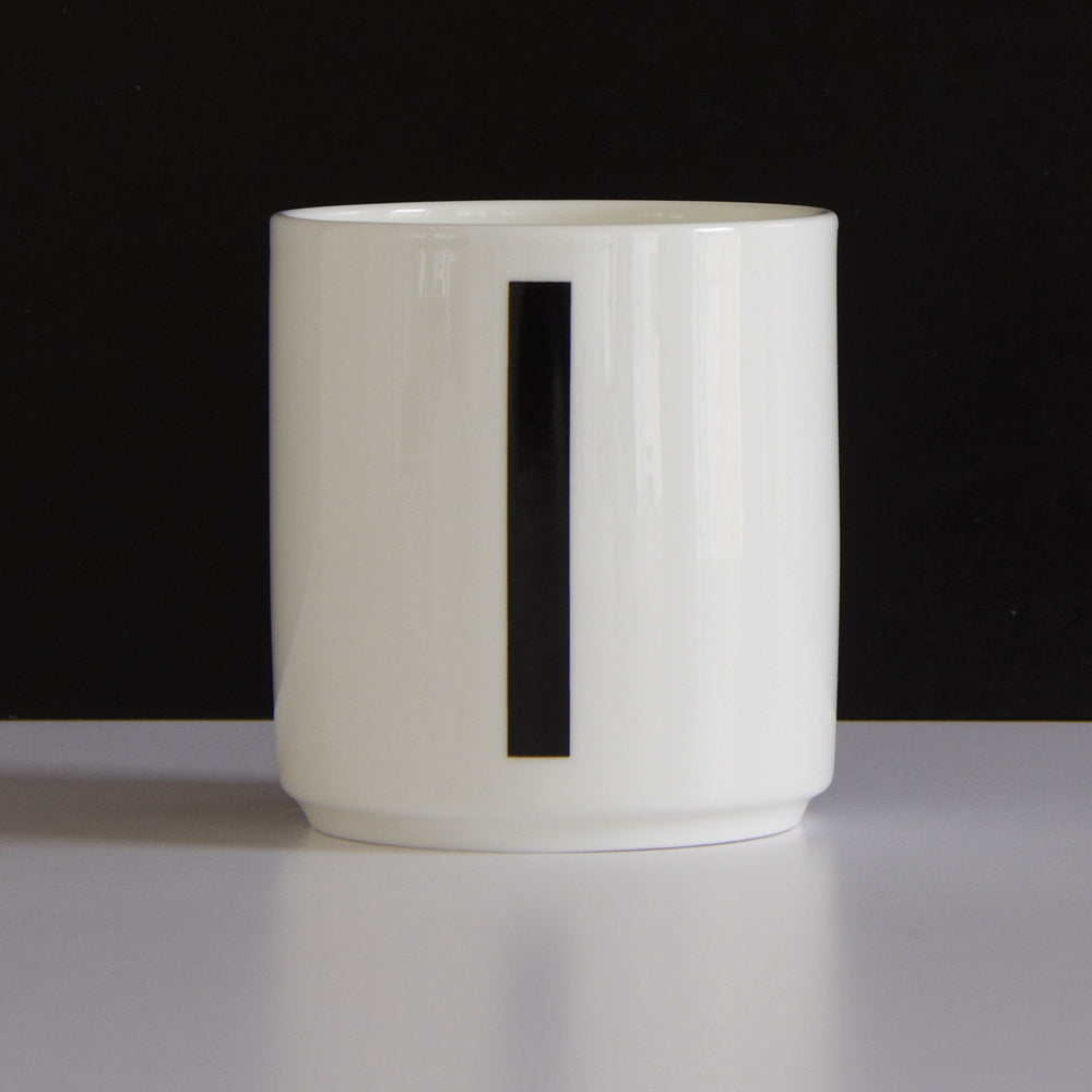 Buchstaben Becher | Kaffee & Tee-Becher | Typographie v. Arne Jacobsen | Design Letters