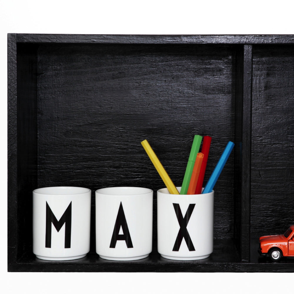 Buchstaben Becher | Kaffee & Tee-Becher | Typographie v. Arne Jacobsen | Design Letters