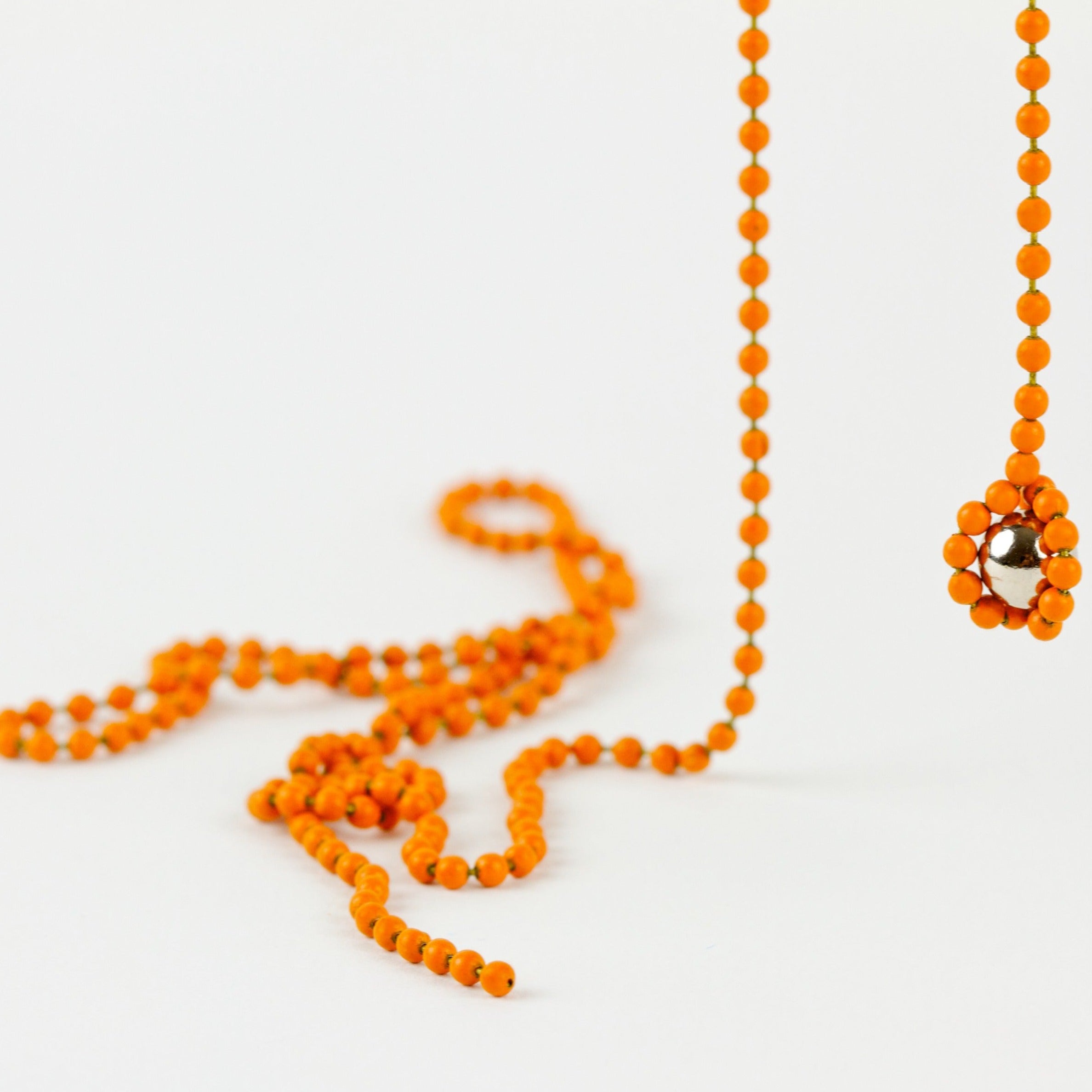 ONU | BIJOUX MAGNÉTIQUES interactifs (couleur unique) | Luis Pons