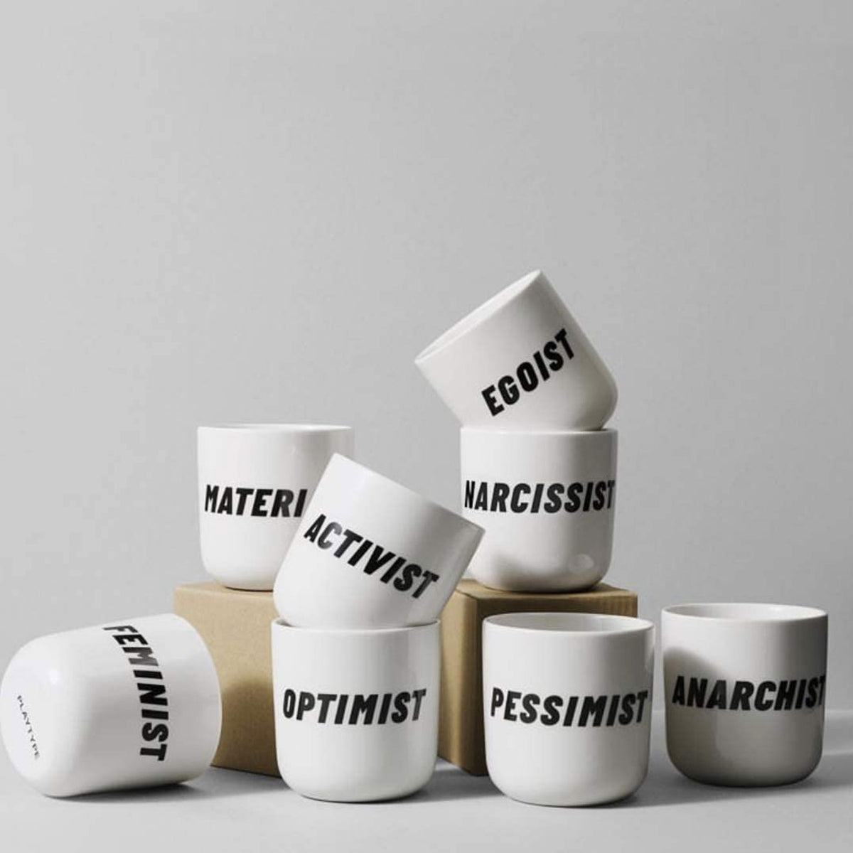 IDEALIST | weisser Kaffee- & Tee-BECHER mit schwarzer Typo | Attitude Serie | PLTY