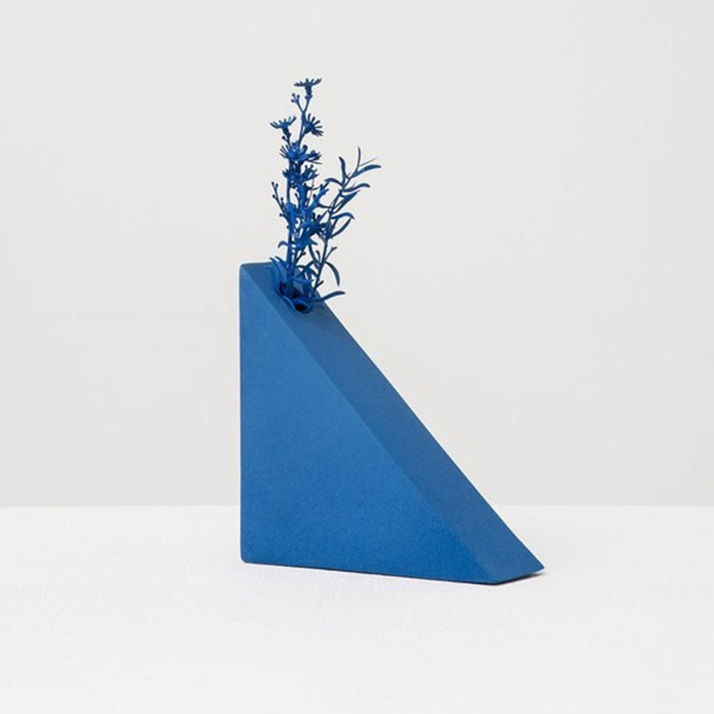 TRIANGLE - Dreieckige Vase | Romina Gris | Octàgon Design