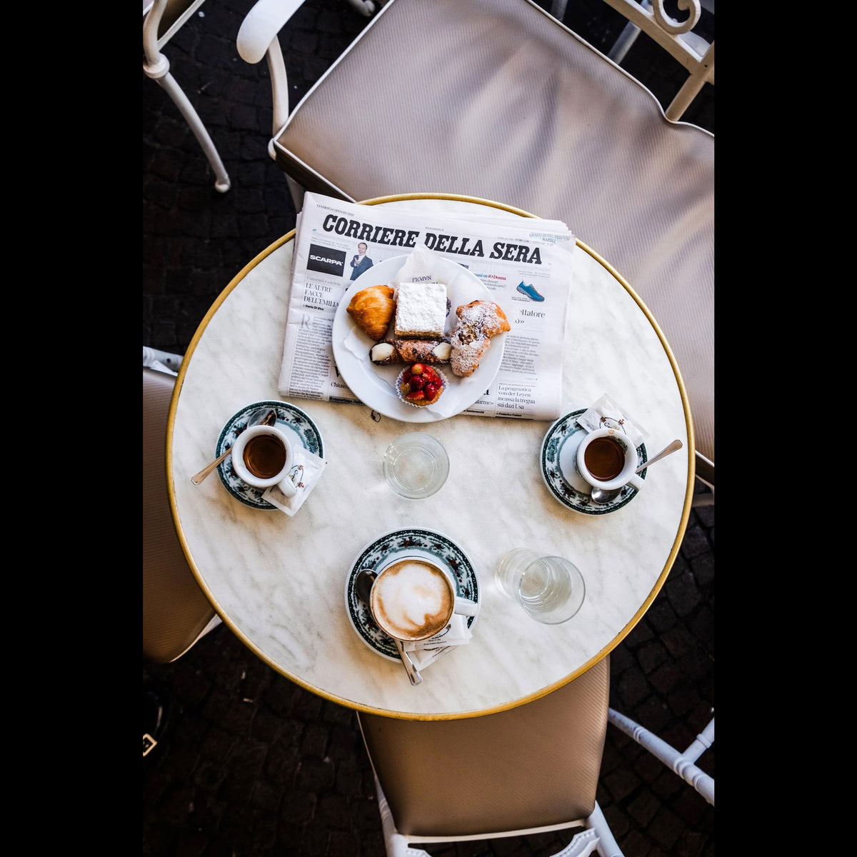 LE TOUR DU MONDE EN 80 CAFÉS | LIVRE | Lani Kingston | Allemand | Maison d'édition de design