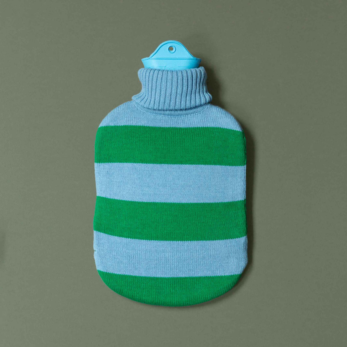 BOUTEILLE CHAUDE avec pull col roulé rayé | Bleu ciel et vert | Suite702