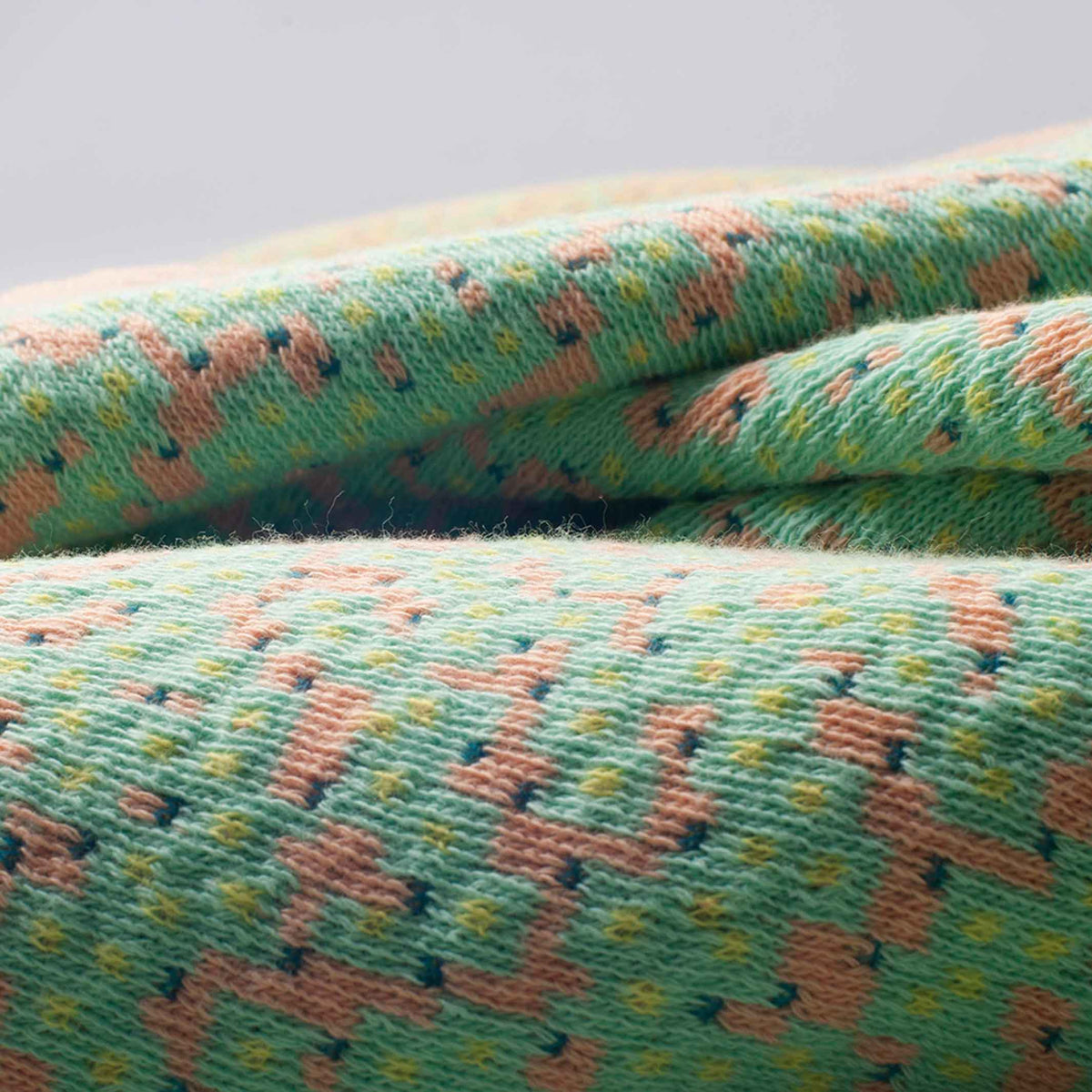 BITMAP LABYRINTH Fresh Green | THROW | 180x140 cm | 90% Cotton | Cristian Zuzunaga