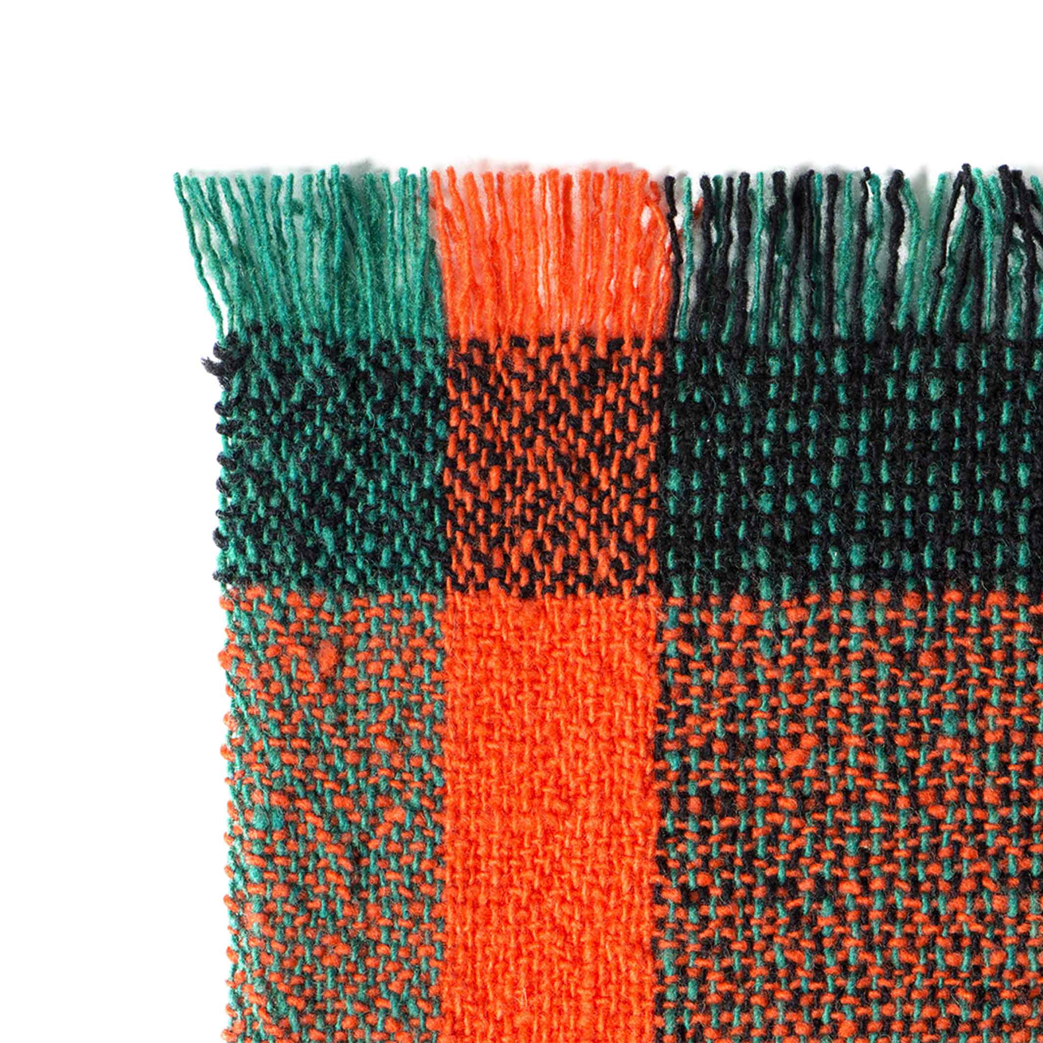 INTEGRATE THROW THINKING - rote Tagesdecke - 180x140 cm - 100% Merino Wolle | Cristian Zuzunaga