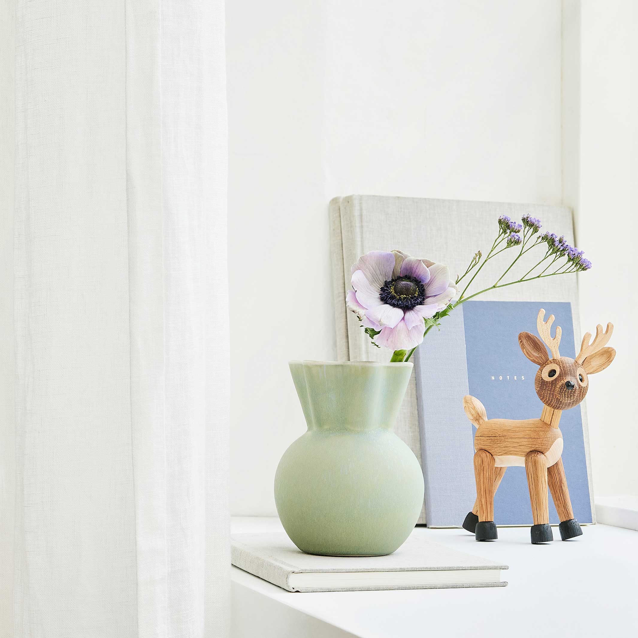 SVUNGEN TOP -  Kleine, hellgrüne Vase - 14 cm hoch | Eva Staehr-Nielsen | Spring Copenhagen