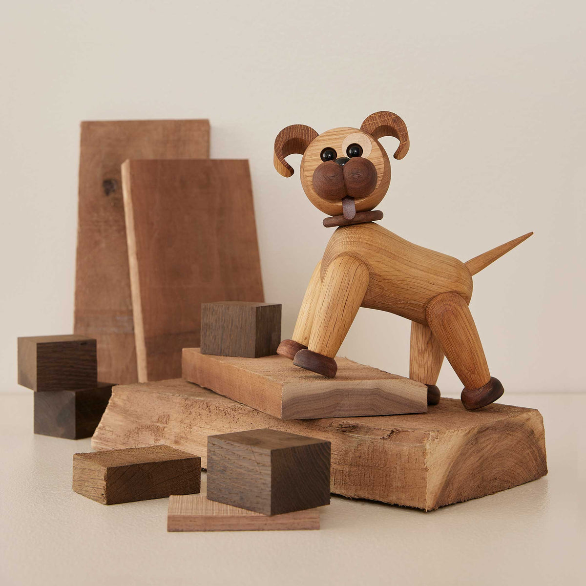 Wooden Dog Buddy – Oak · 21 cm | Spring Copenhagen