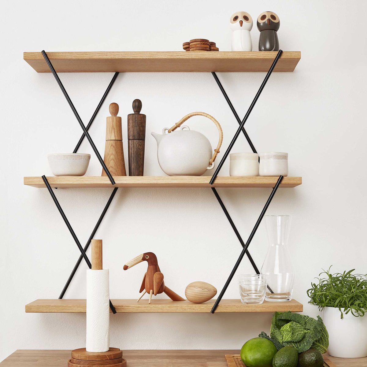 Wandregal XO2 – FSC-Eiche · Stahl · 2 Ebenen | Spring Copenhagen · Wohnzimmer Regal