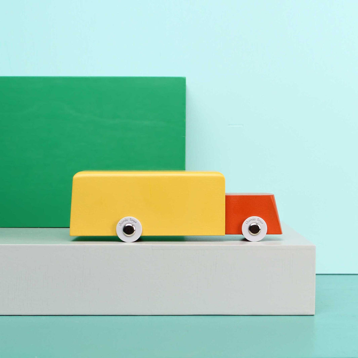 DUOTONE CAR TRUCK #6 | Design-SPIELZEUGAUTO LKW aus Holz | Floris Hovers | Ikonic