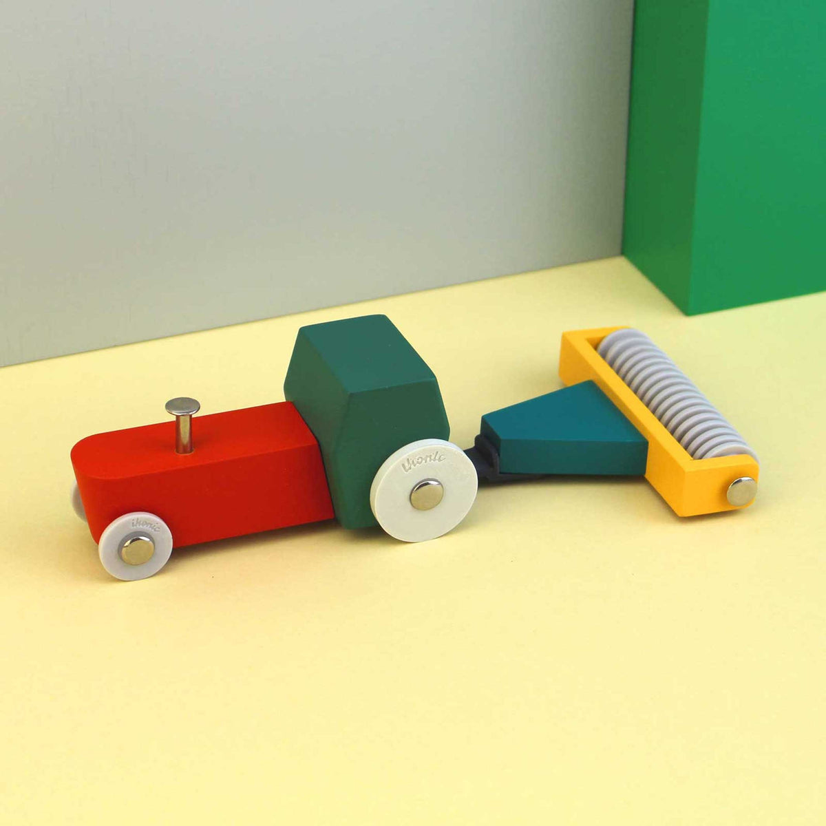 DUOTONE CAR #7 | Design-SPIELZEUGAUTO TRAKTOR-SET aus Holz | Floris Hovers | Ikonic