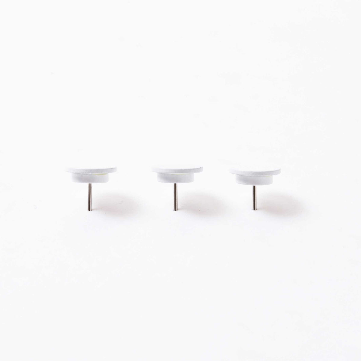 MAGNET TACK Blanc | Lot de 3 punaises magnétiques | Kosho Tsuboi | 100 pour cent