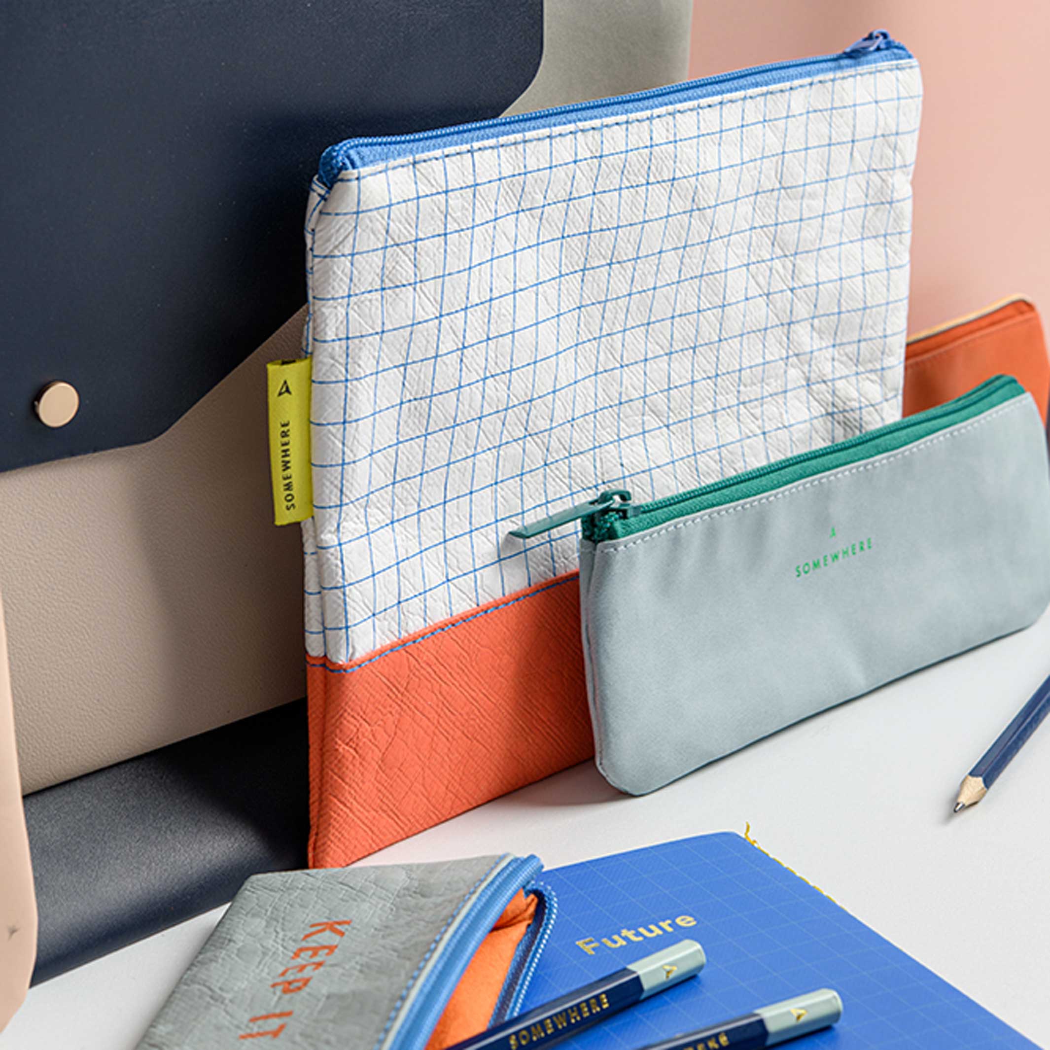Organizer Pouch – Tyvek · 25x18 cm | Somewhere
