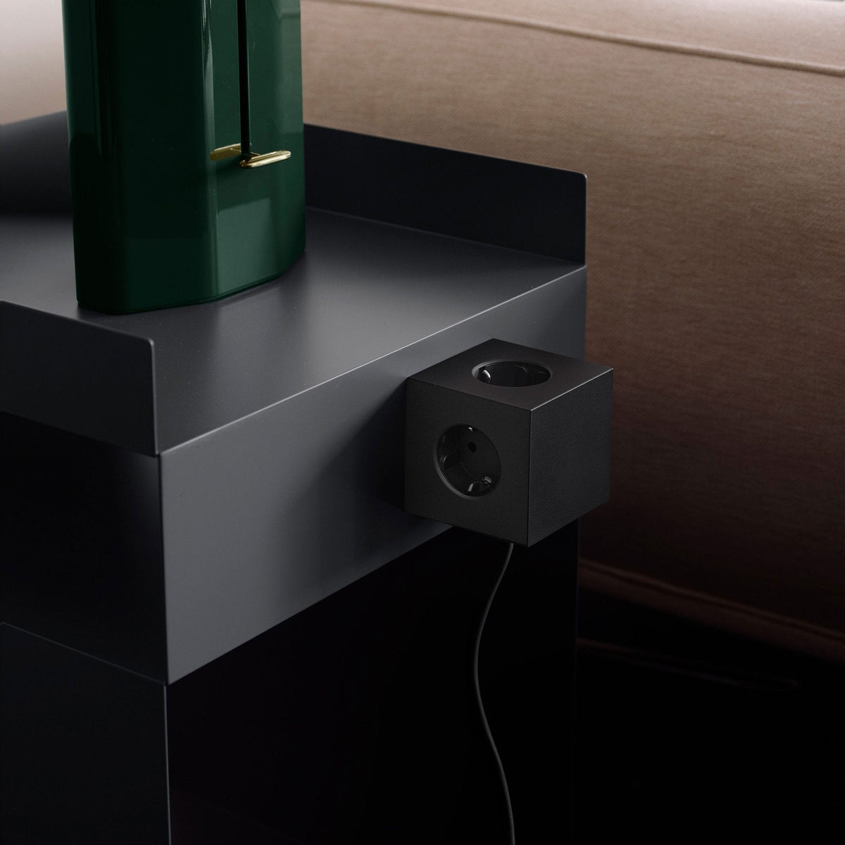 SQUARE 1 - Multiprise 3 prises - magnétique, noir CUBE - 2x USB-C 30W &amp; câble de connexion 1,8m | Avolt