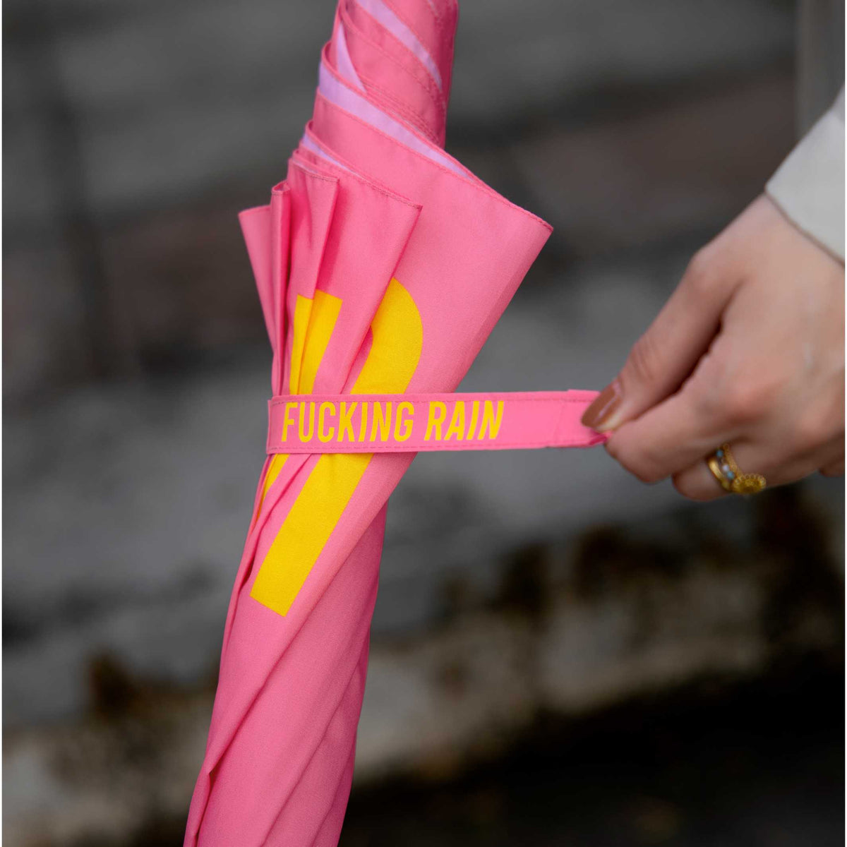 Regenschirm "Fucking Rain" – Pink · Statement · Ø 106 cm | Fisura