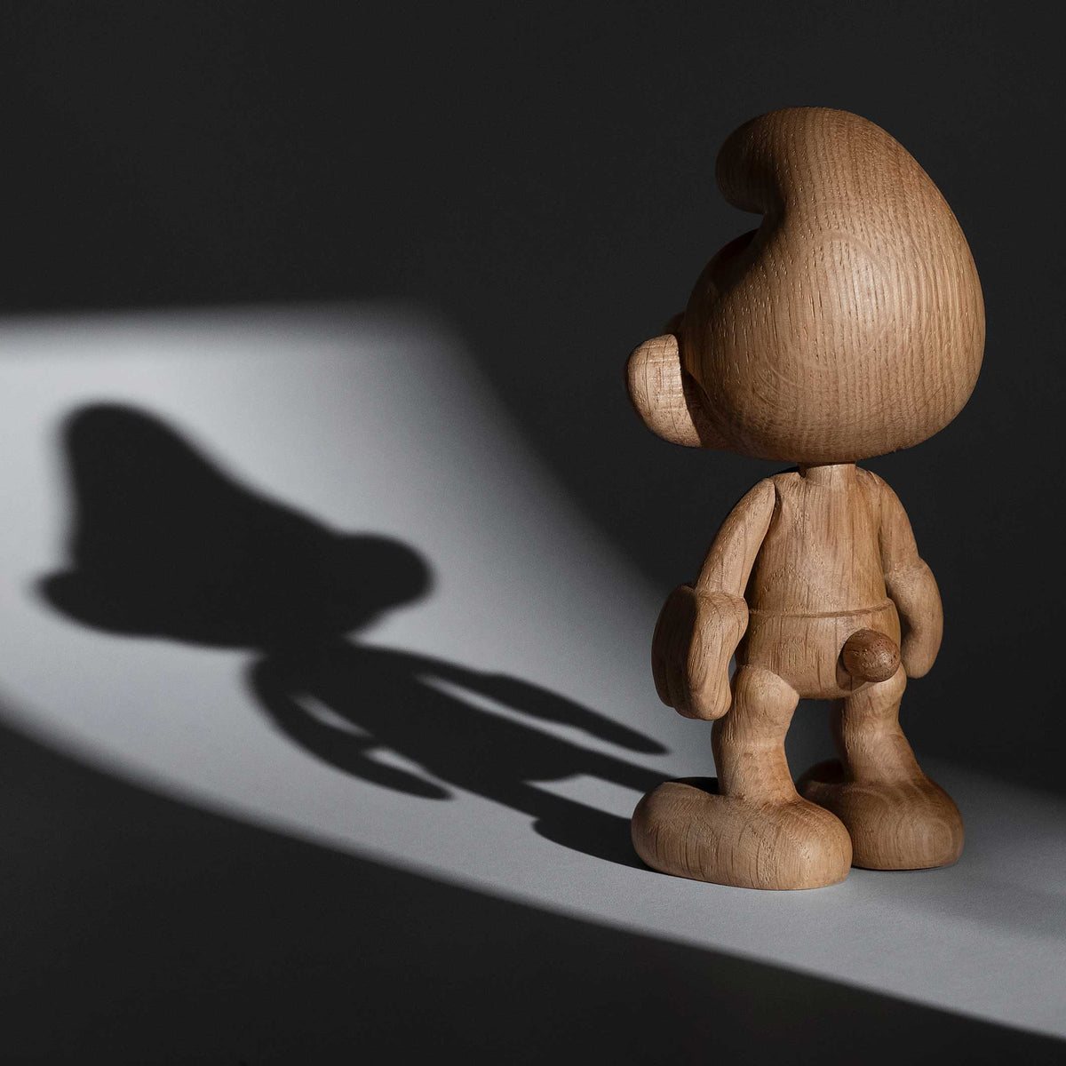 Holzfigur Schlumpf Groß – Eiche · 24 cm | boyhood × Schlümpfe