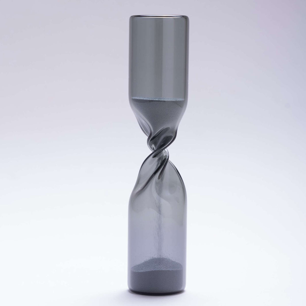 TIMELESS - meditative Sanduhr ohne Zeitmessung -  mundgeblasenes Grauglas - Studio Cohaku | 100percent