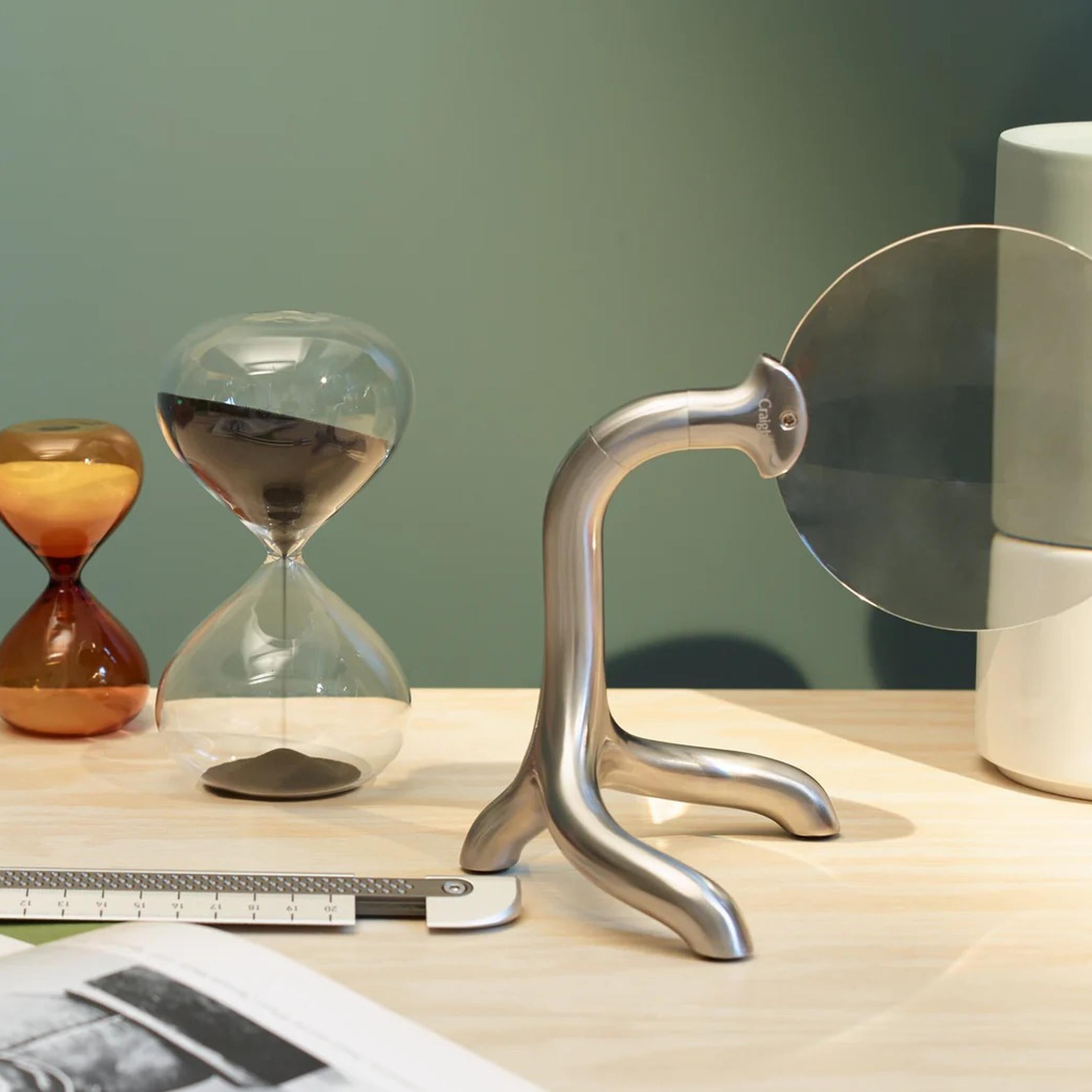 VERA MAGNIFYING GLASS - Skulpturales Vergrößerungsglas aus Edelstahl | Craighill