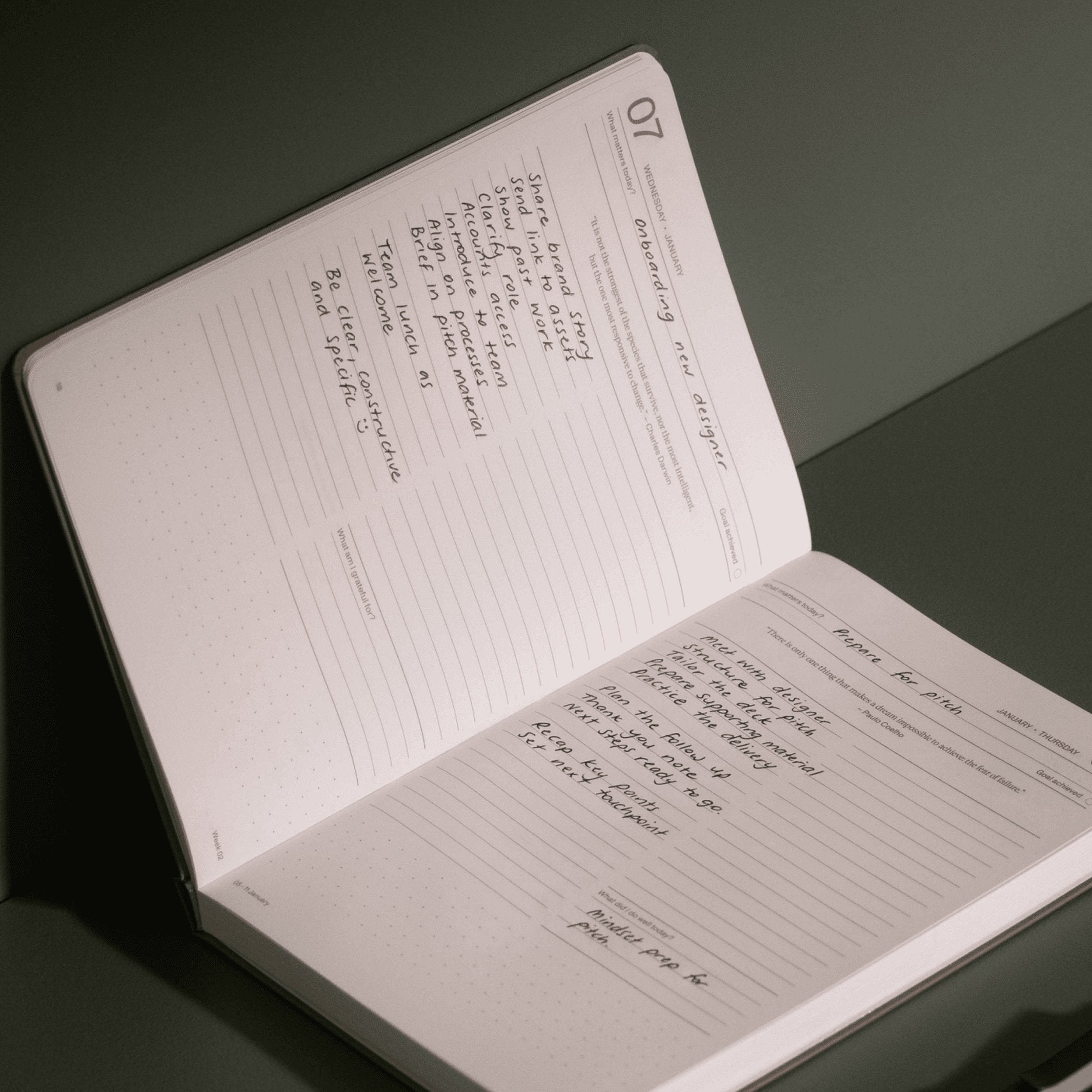 DAILY PLANNER 2026 LATTE - zweiteiliges Tagesplaner & Kalender Set - Hardcover A5 | KarstGoods