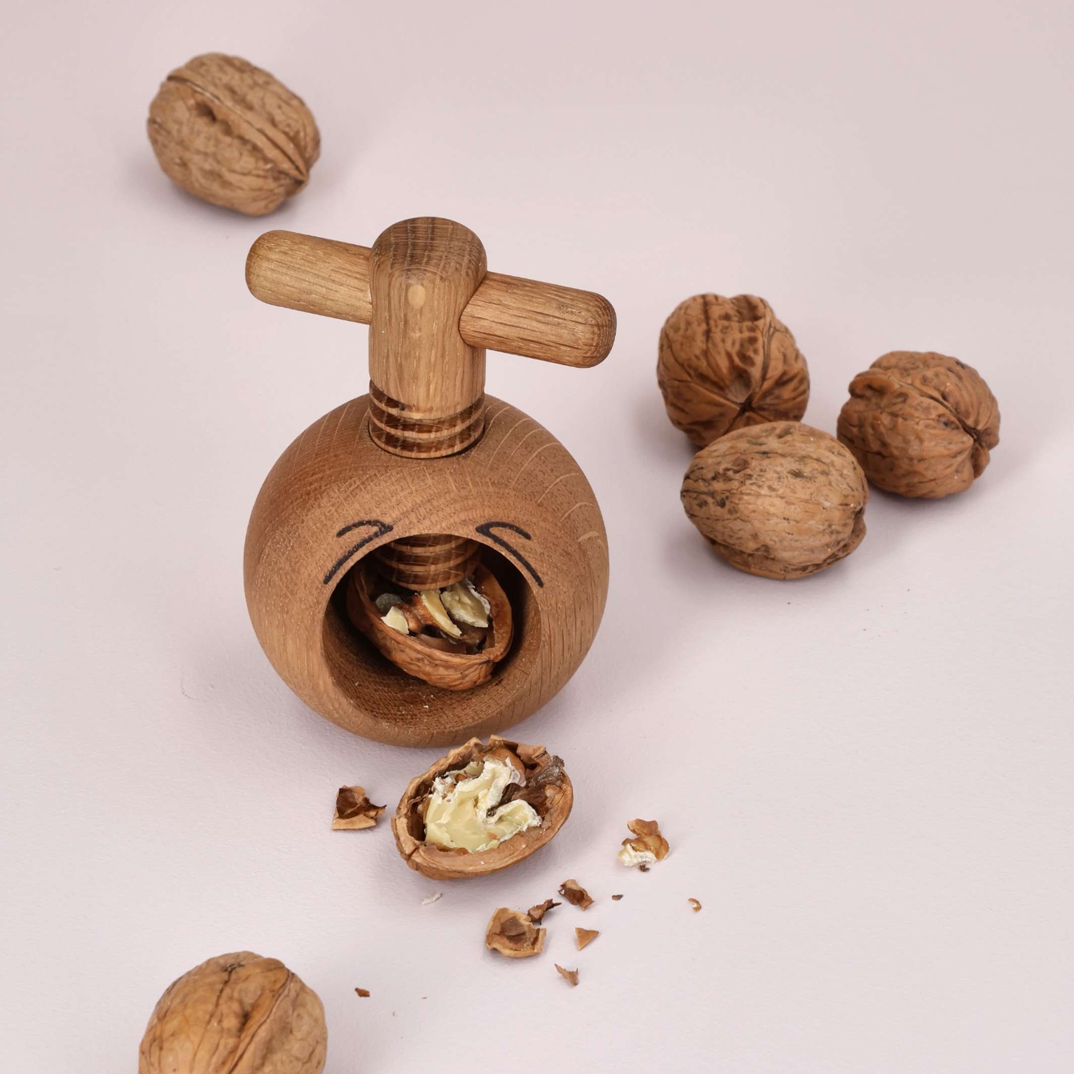 CRUSH - Nussknacker aus Holz - mencke&vagnby | Spring Copenhagen