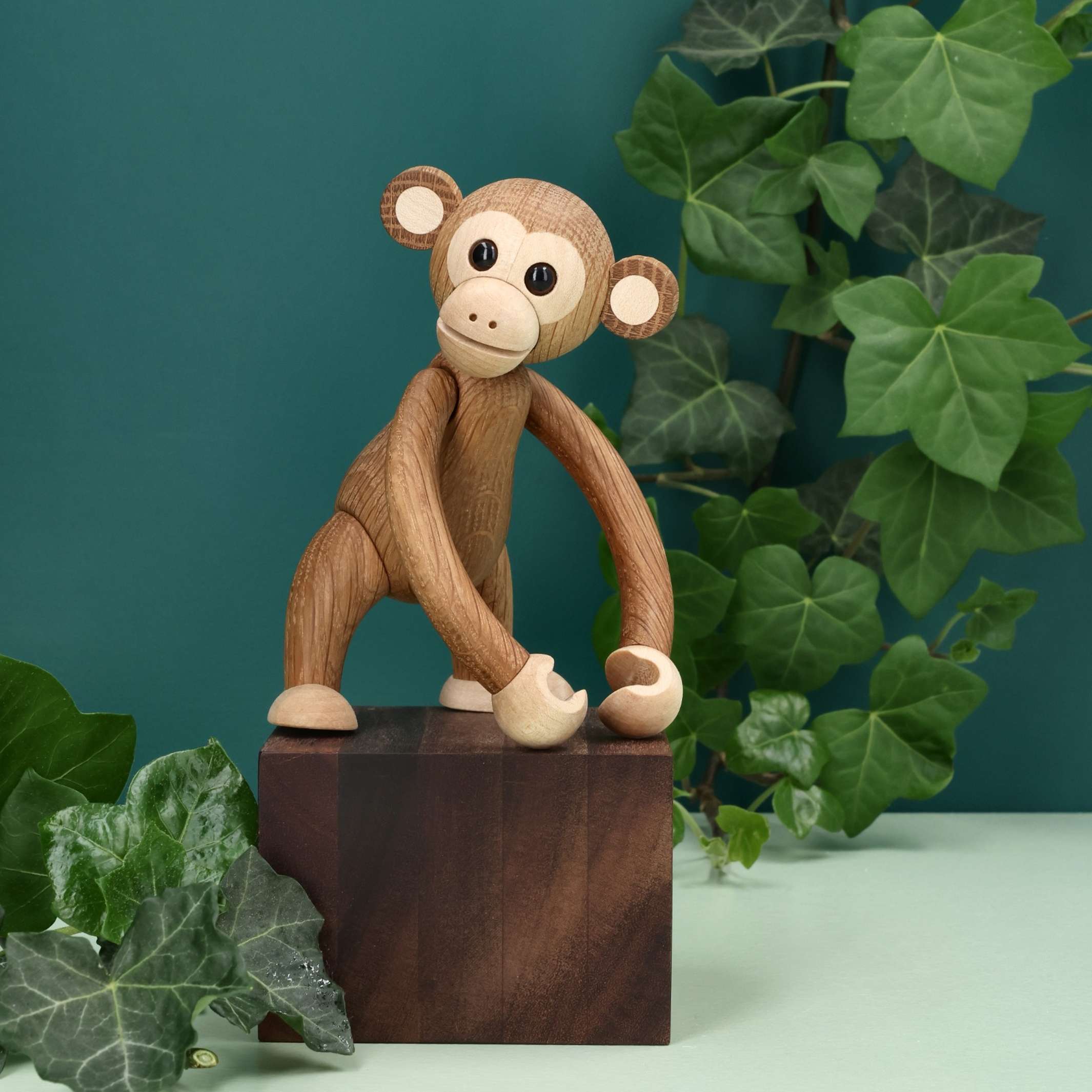 Wooden Monkey Mojo Large – Oak · 15 cm | Spring Copenhagen