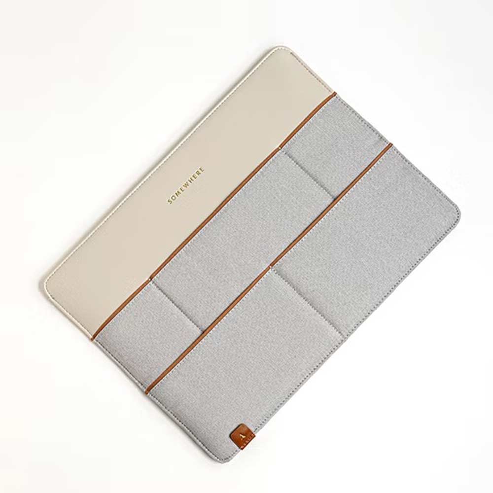 STAND-UP LAPTOP CASE 15 Zoll - Desktop-Organizer mit Laptop- & Tablet-Hülle | Somewhere