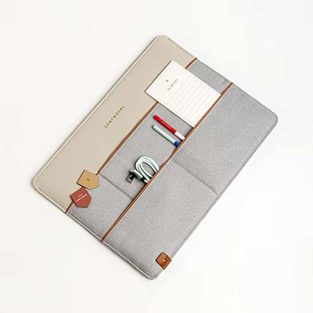 STAND-UP LAPTOP CASE 15 Inch - Desktop organizer with laptop and tablet sleeve | Somewhere