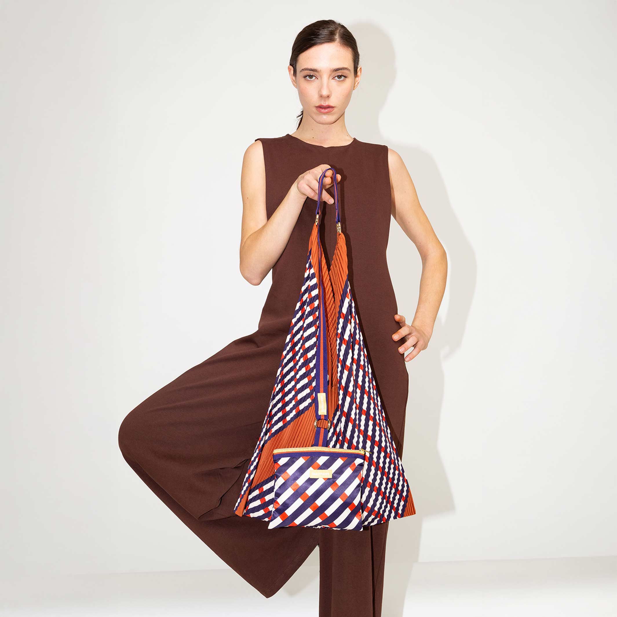 SOPHIA TERRACOTTA  - Y-Tote Bag - pleated satin 30x60 cm | Multitudes