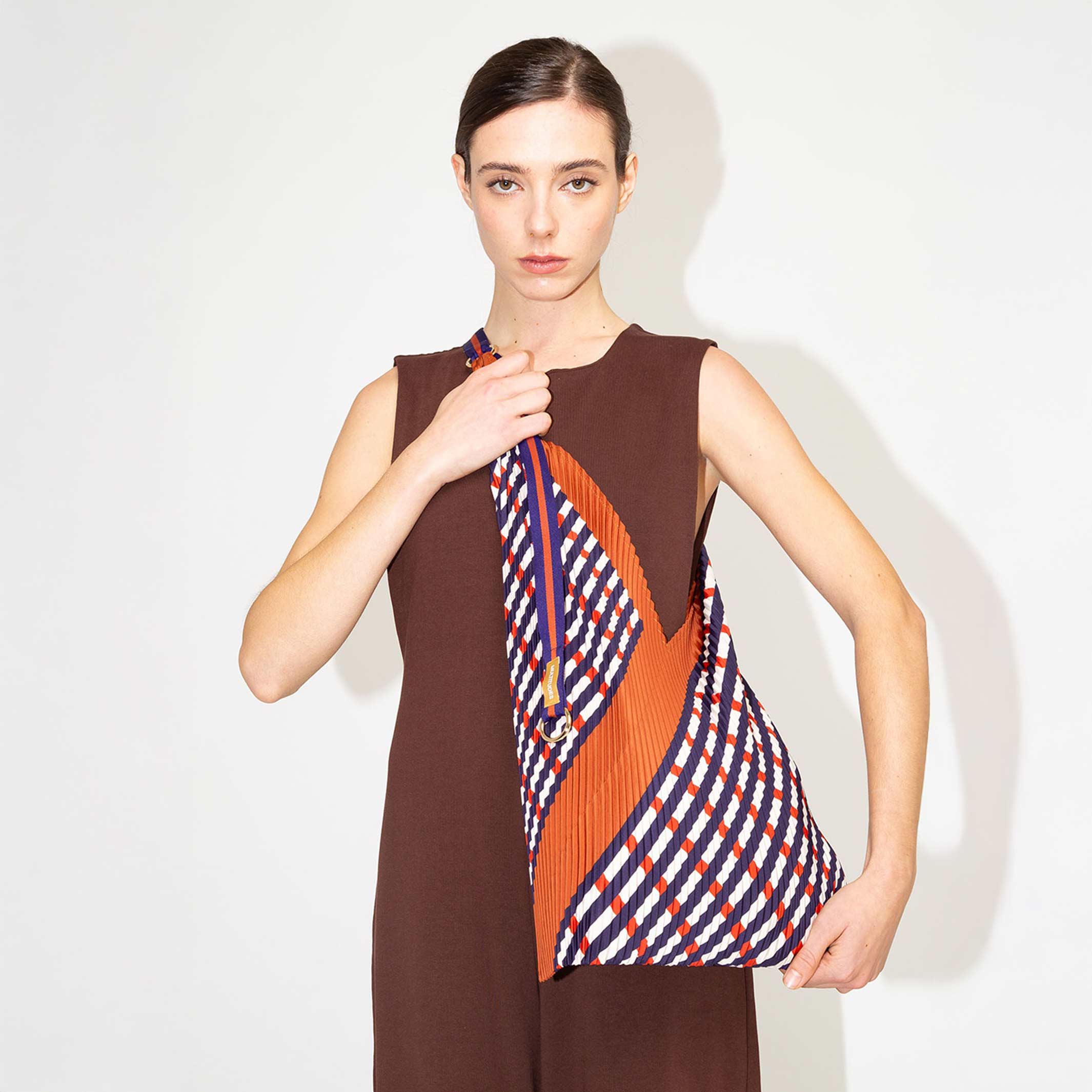 SOPHIA TERRACOTTA  - Y-Tote Bag - pleated satin 30x60 cm | Multitudes