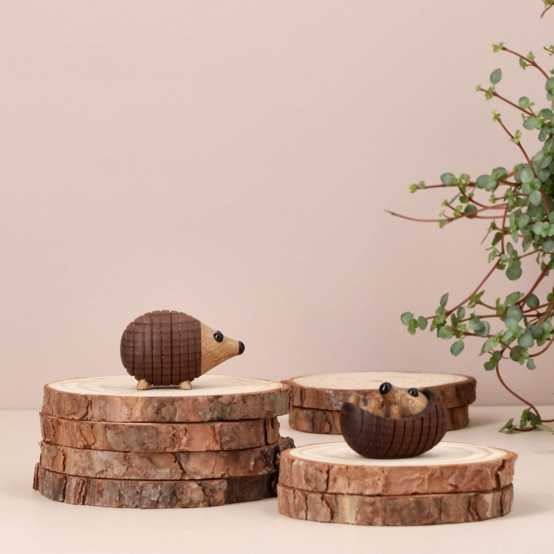 SPIKE MINI - mini kleine liegende Igel Dekofigur aus Holz - Chresten Sommer | Spring Copenhagen