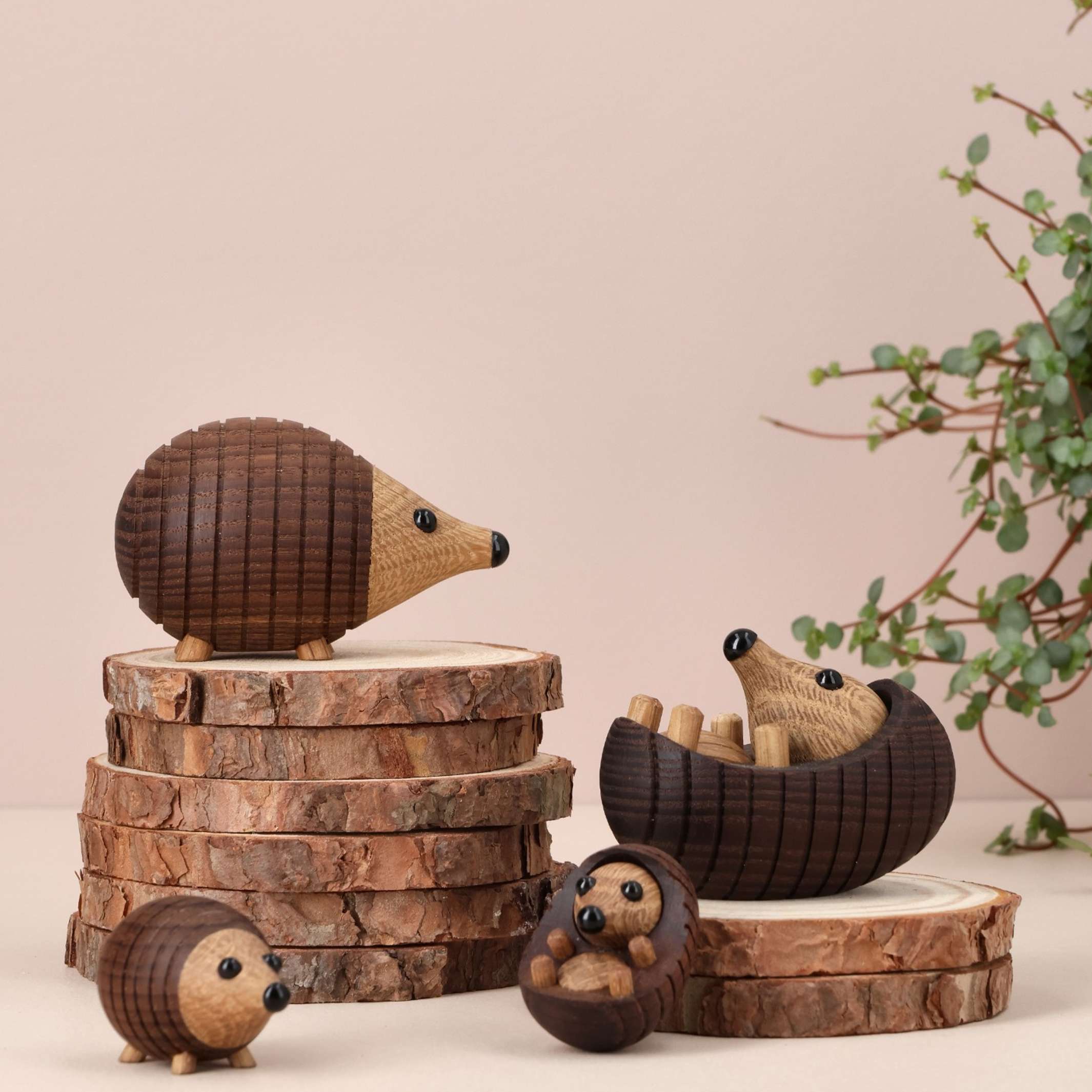 SPIKE MINI - mini kleine liegende Igel Dekofigur aus Holz - Chresten Sommer | Spring Copenhagen