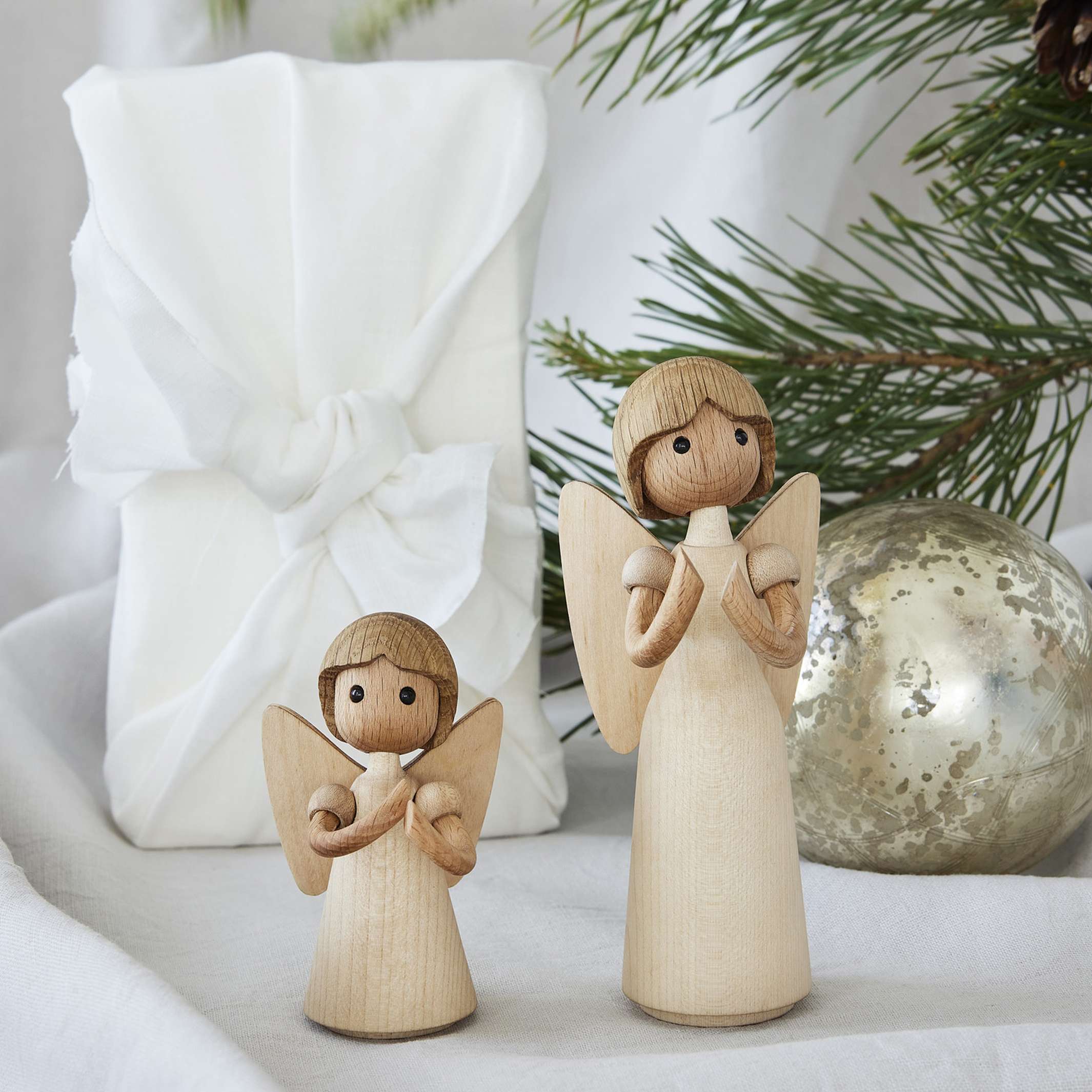 GLORIA - mittelgroßer Holz-Engel - Dekofigur ca. 15 cm hoch | Chresten Sommer | Spring Copenhagen