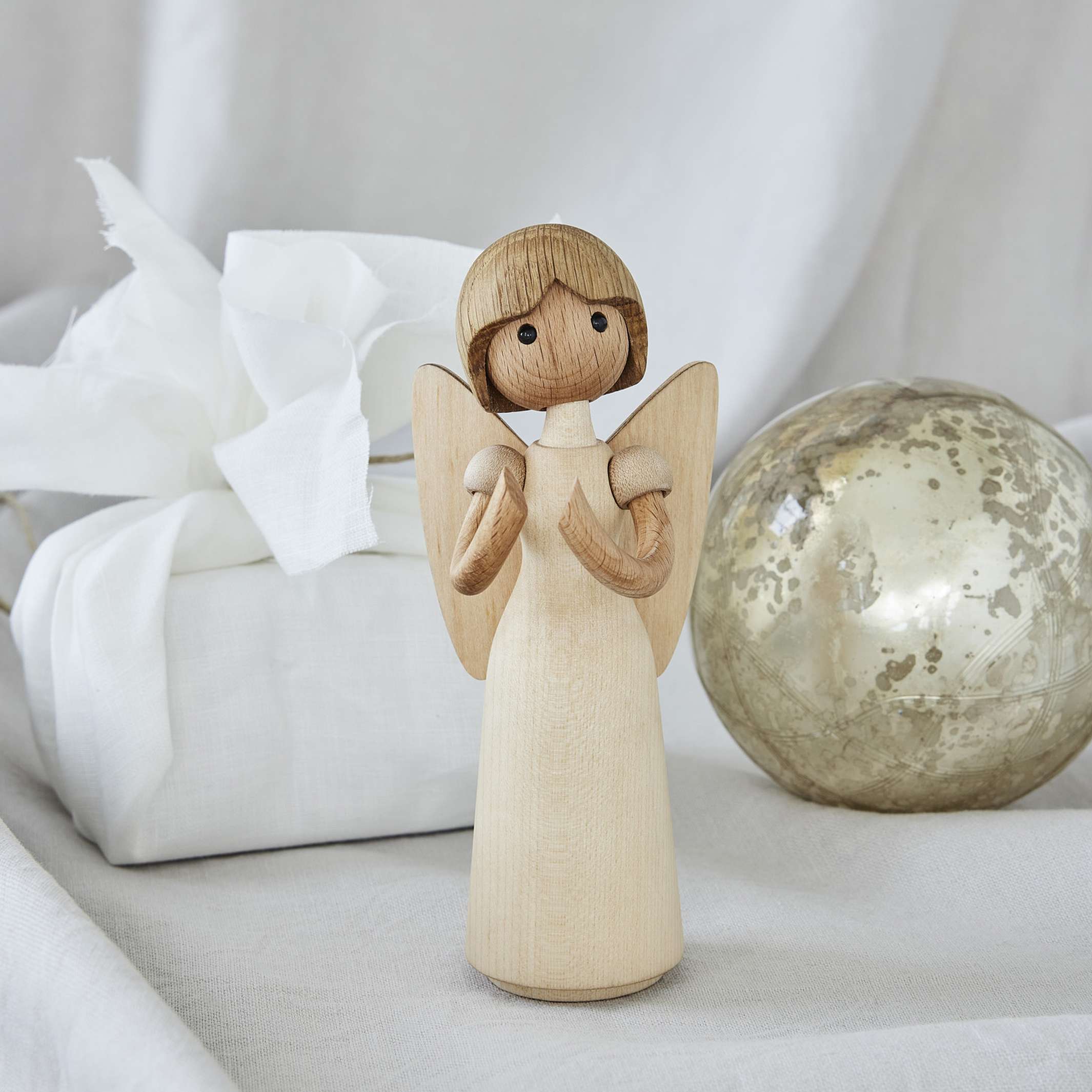 GLORIA - mittelgroßer Holz-Engel - Dekofigur ca. 15 cm hoch | Chresten Sommer | Spring Copenhagen