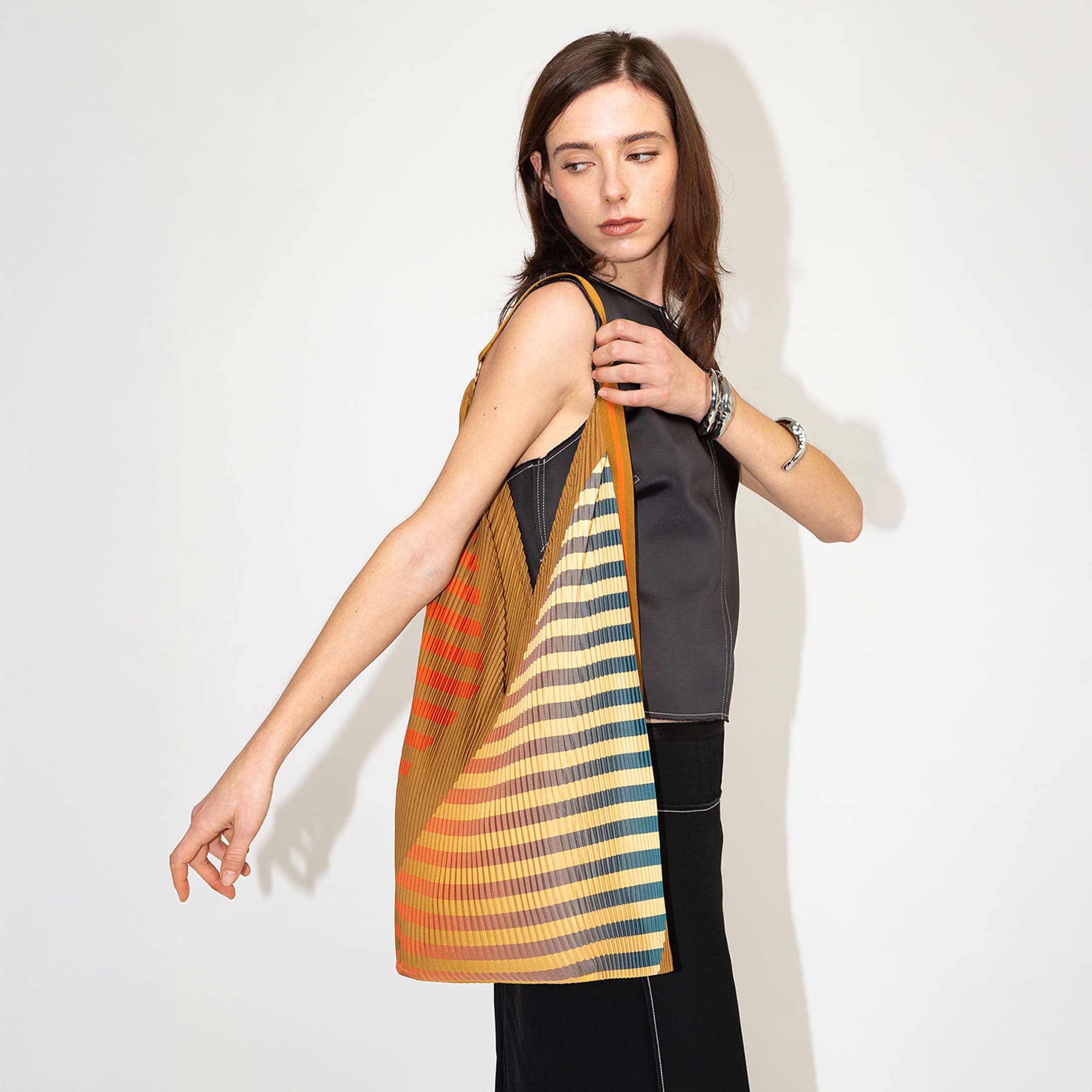 CLAUDIA OCHRE  - Y-Tote Bag - Pleated Satin 30x60 cm | Multitudes