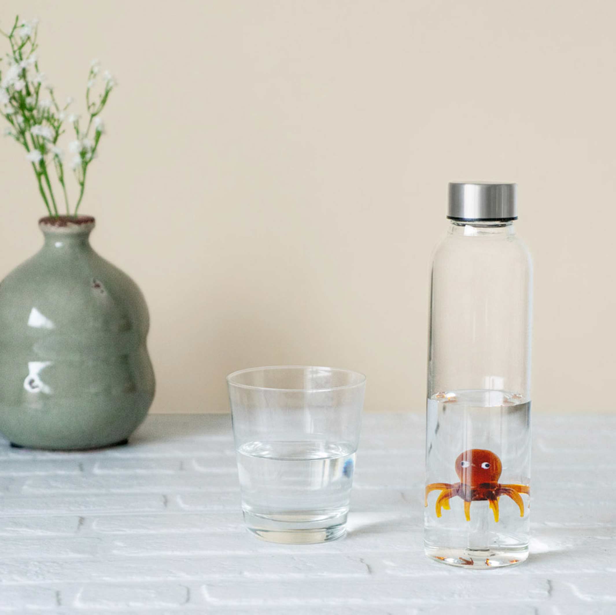 ATLANTIS - Reusable Glass Bottle with amber-colored Octopus - 0.5 liters with Cap | BALVI