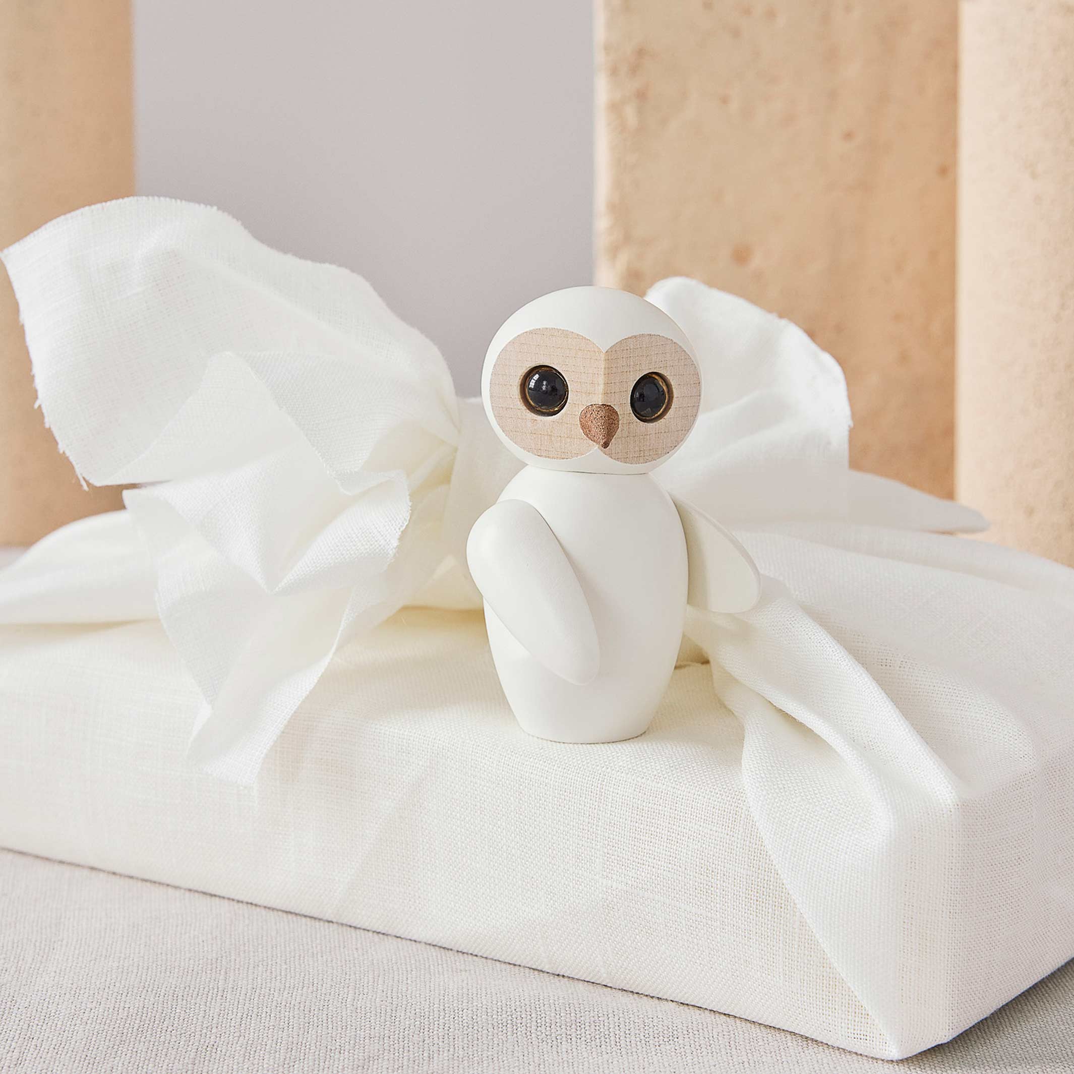 WISE WHITE- Kleine weisse Schnee-Eule Dekofigur aus Holz - 7 cm hoch - Chresten Sommer | Spring Copenhagen