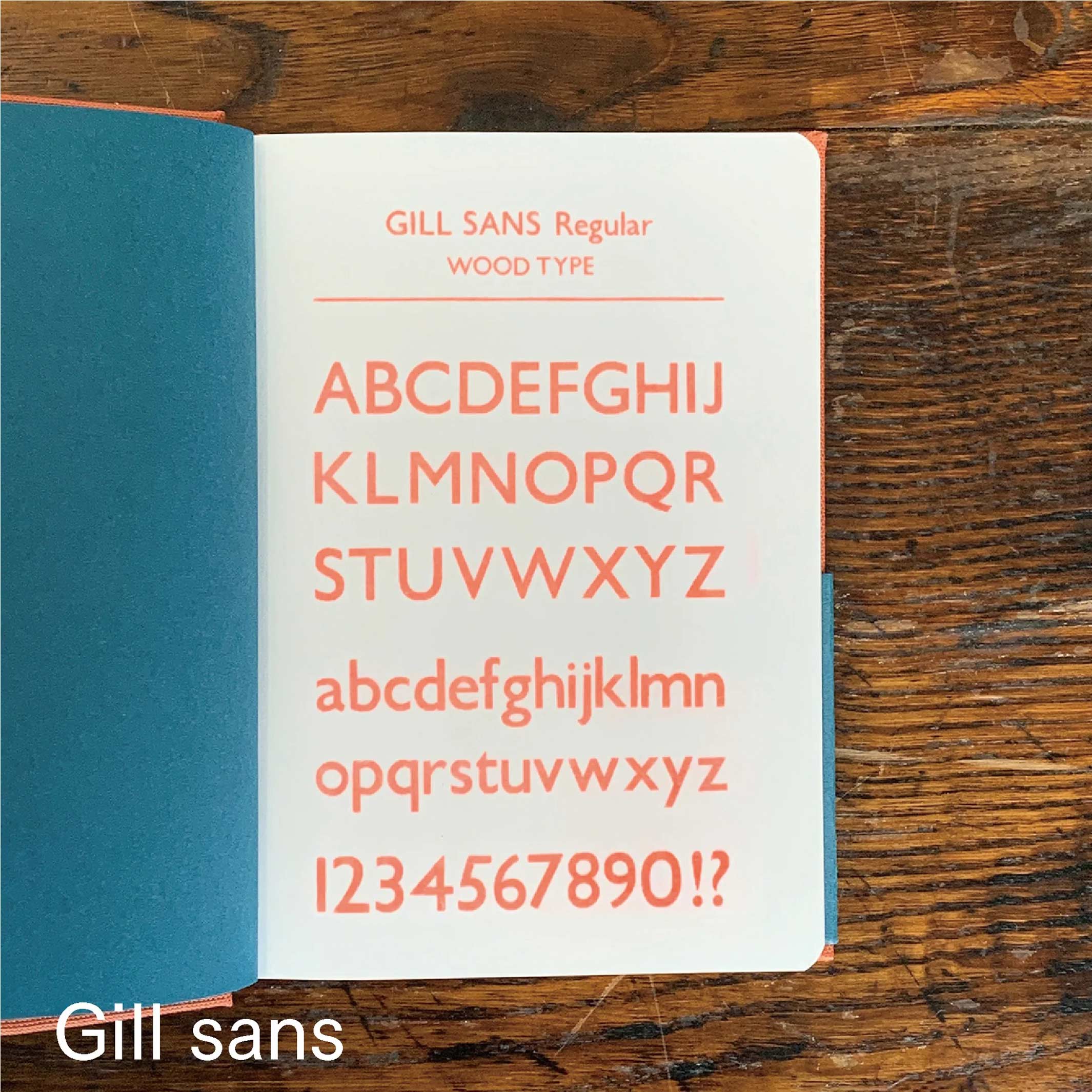 TYPEFACE NOTEBOOK GIL SANS Gelb – Handgefertigtes Letterpress-Notizbuch A6 - Japan | Tomigaya Letterpress