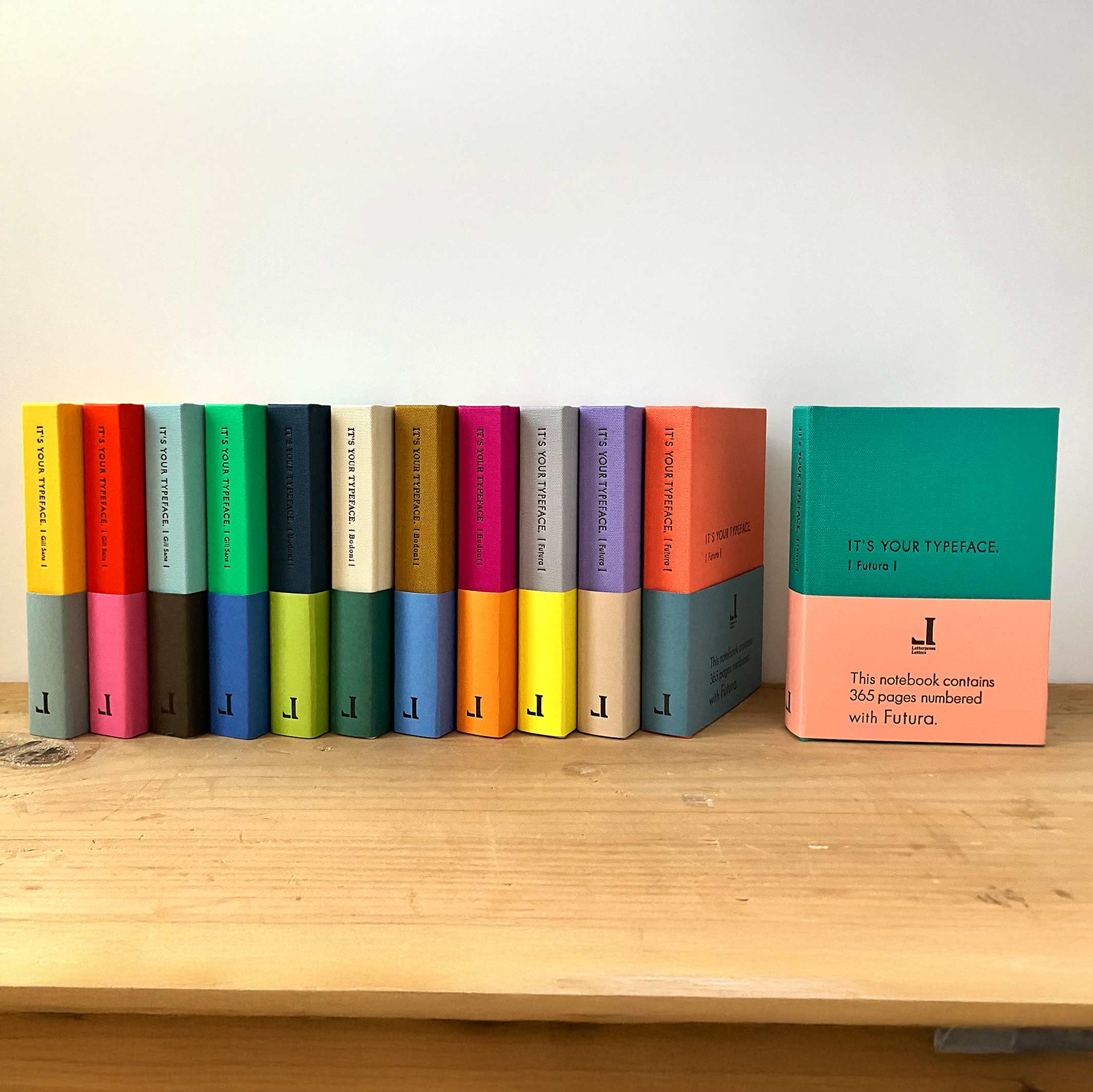 TYPEFACE NOTEBOOK GIL SANS Gelb – Handgefertigtes Letterpress-Notizbuch A6 - Japan | Tomigaya Letterpress