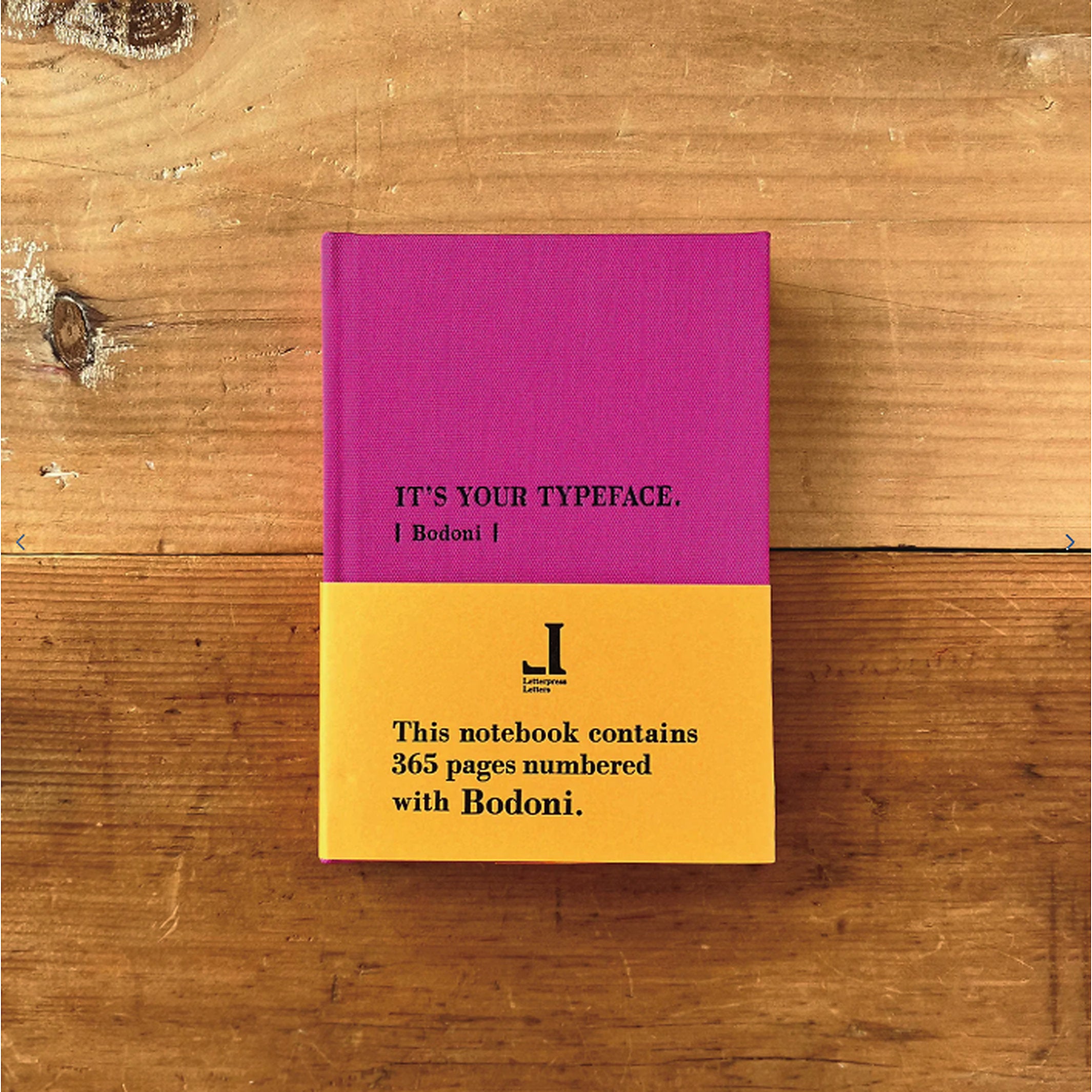 TYPEFACE NOTEBOOK BODONI Pink – Handgefertigtes Letterpress-Notizbuch A6 - Japan | Tomigaya Letterpress