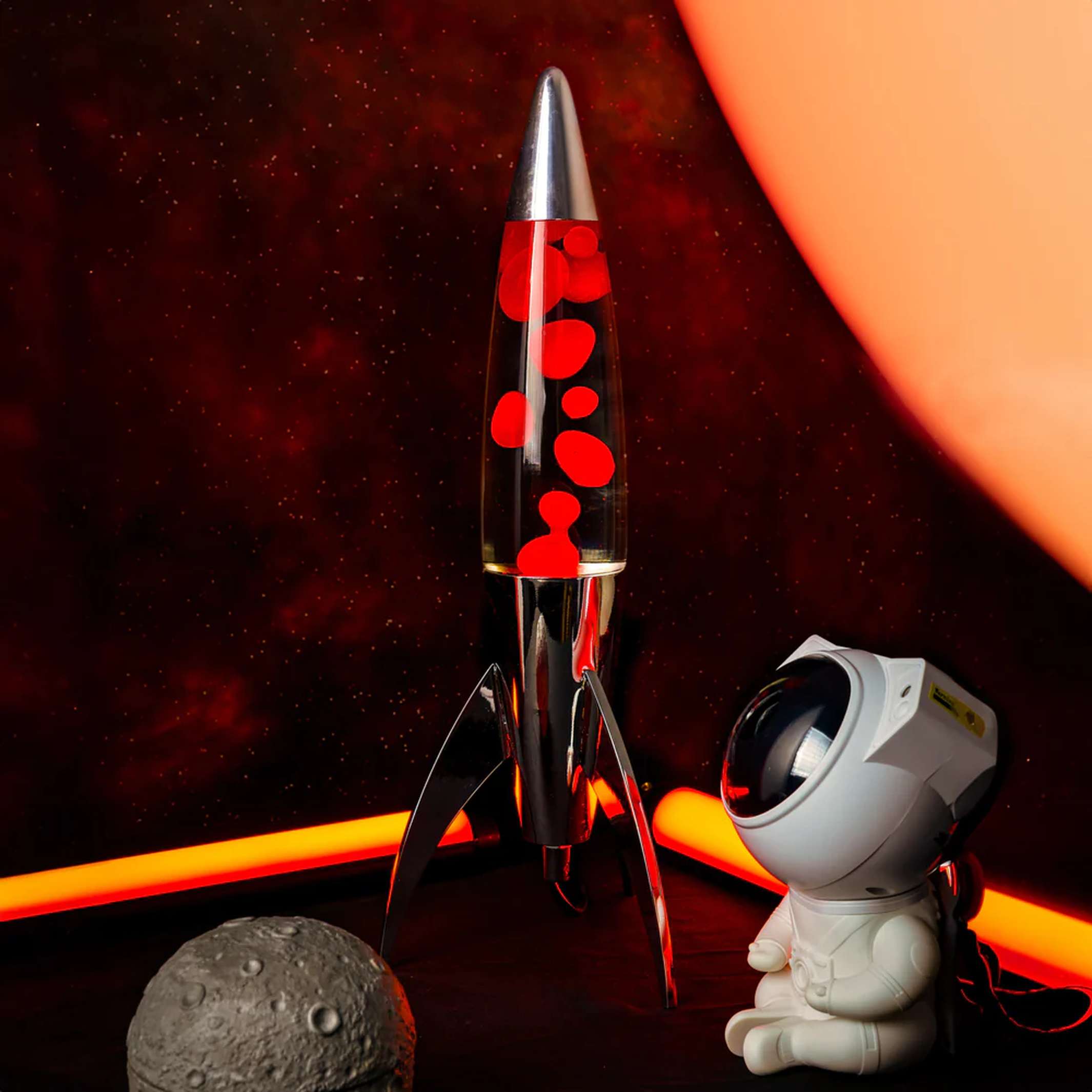 ROCKET LAVA LAMP RED - Silberne Raketen Lavalampe rote Lava - 45 cm hoch | Fisura