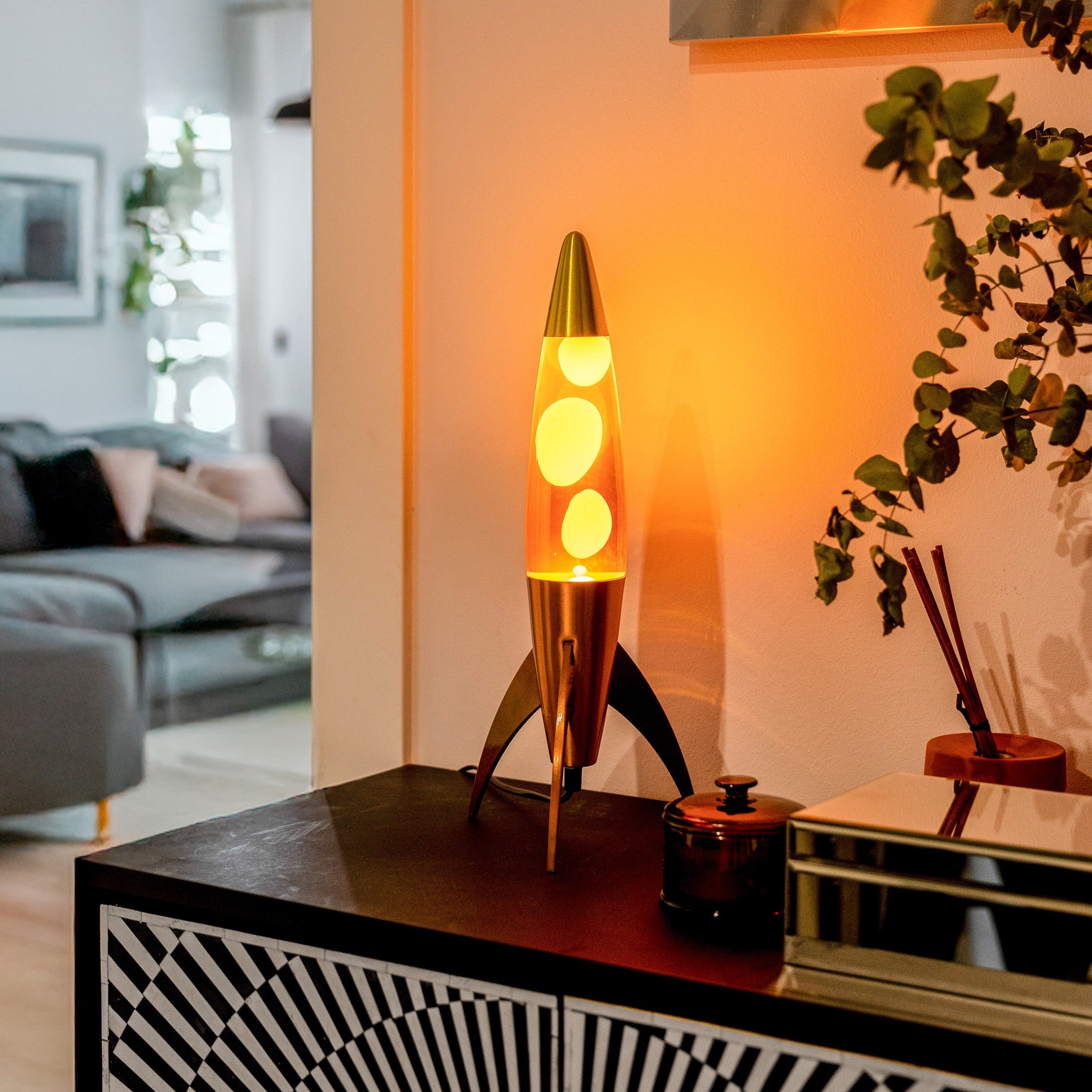 Lava Lamp Rocket – Orange Gradient · 45 cm | Fisura