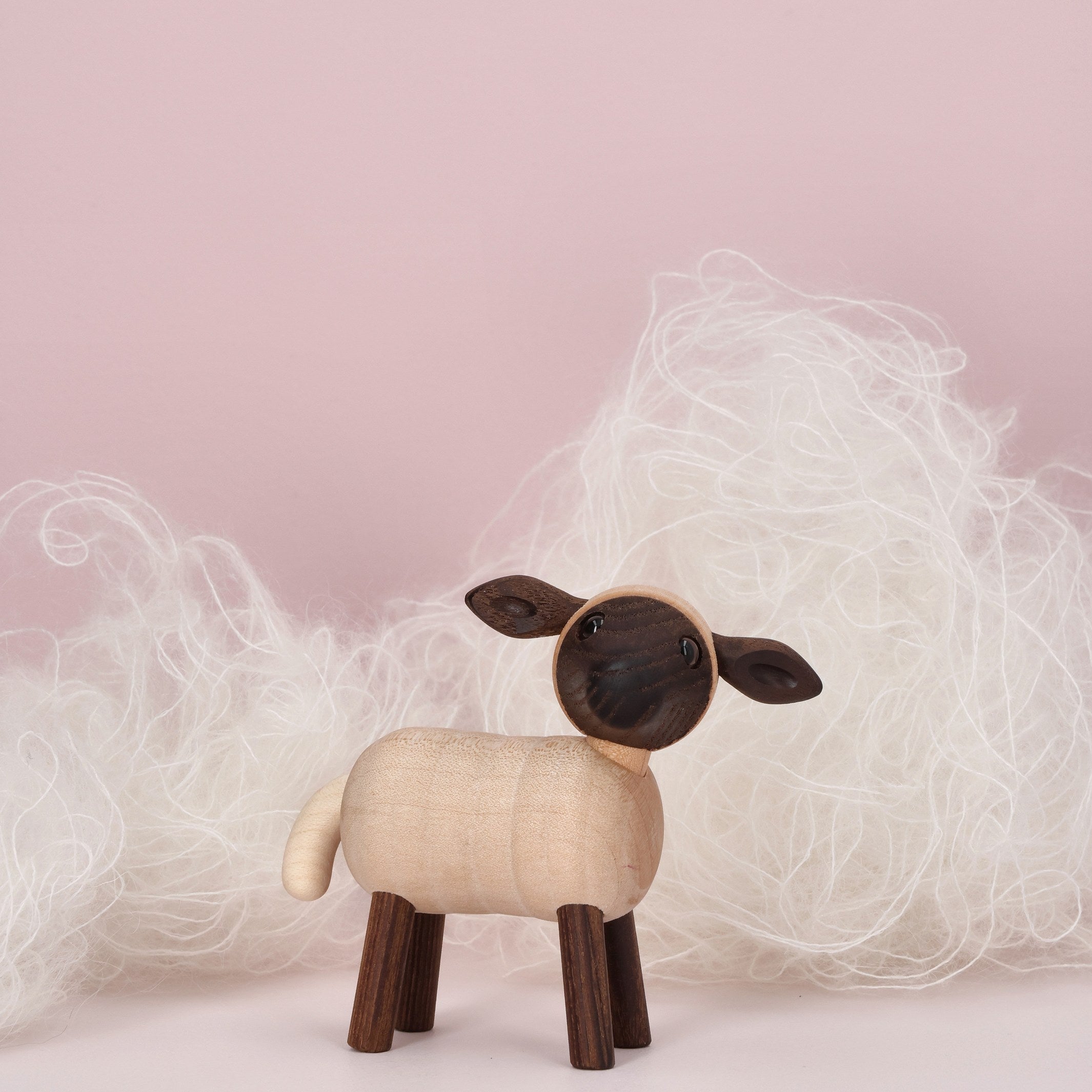Holzlamm Will – 8,5 cm · Tierskulptur | Spring Copenhagen · Tischdeko