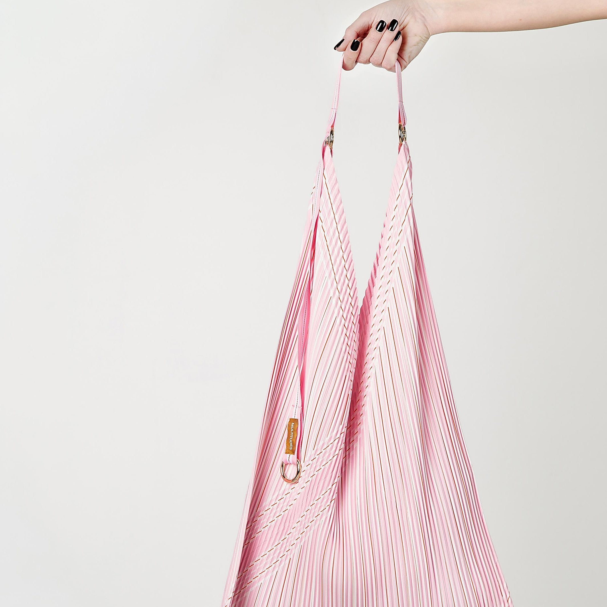 Y-Tasche Uma – Plissee-Satin · 30 × 60 cm | Multitudes