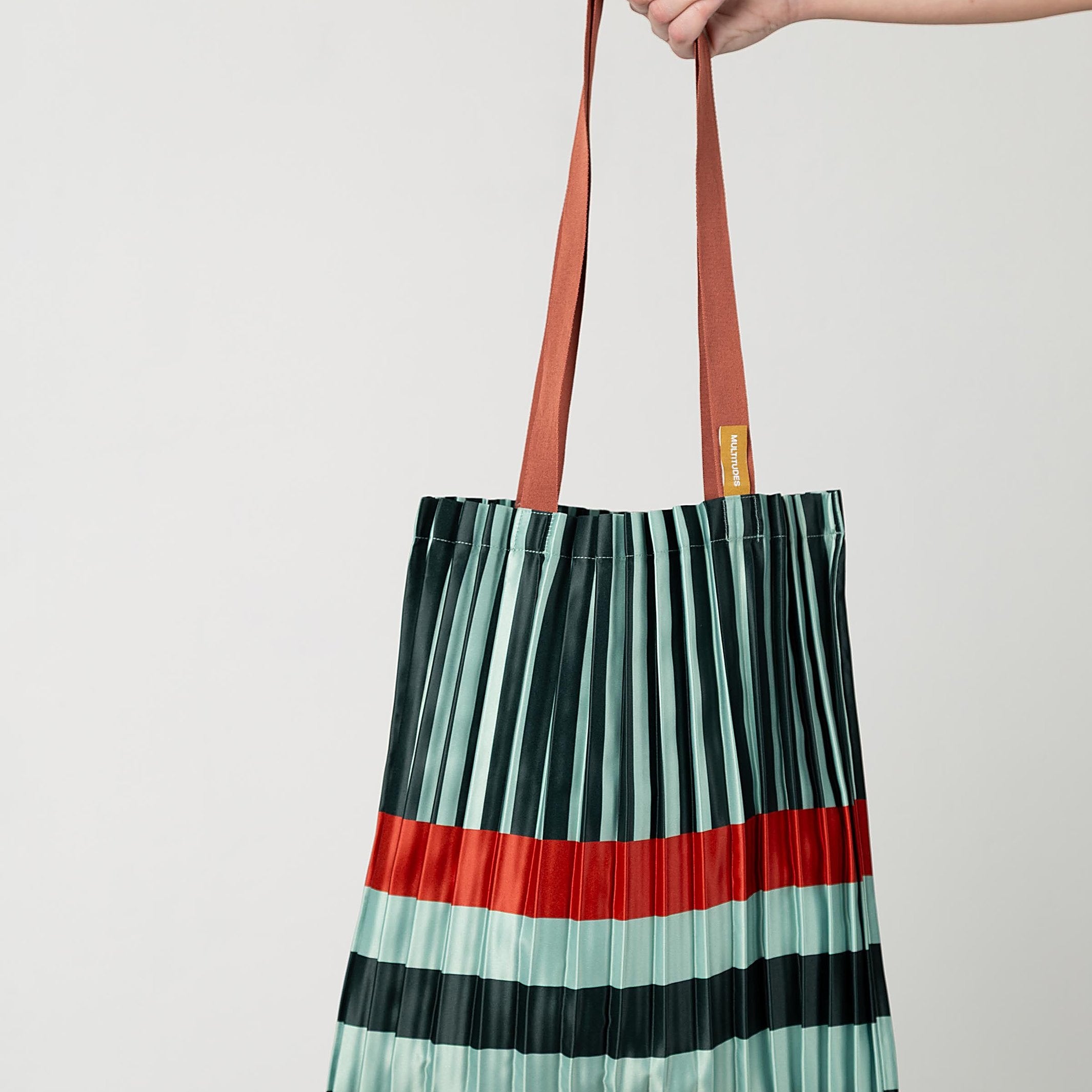 Tote Bag Smeralda – Plissee-Satin · 40 × 48 cm | Multitudes