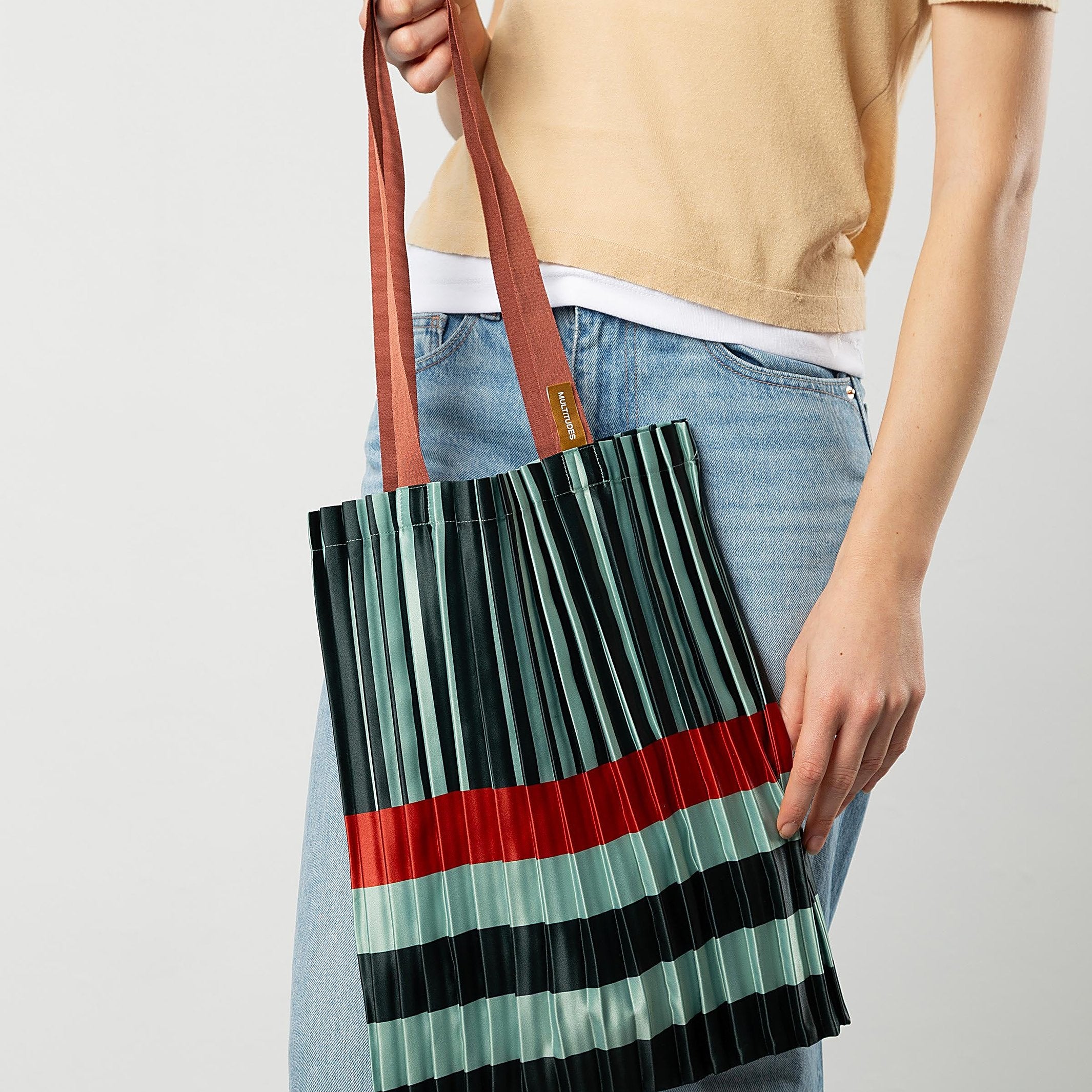 Tote Bag Smeralda – Plissee-Satin · 40 × 48 cm | Multitudes