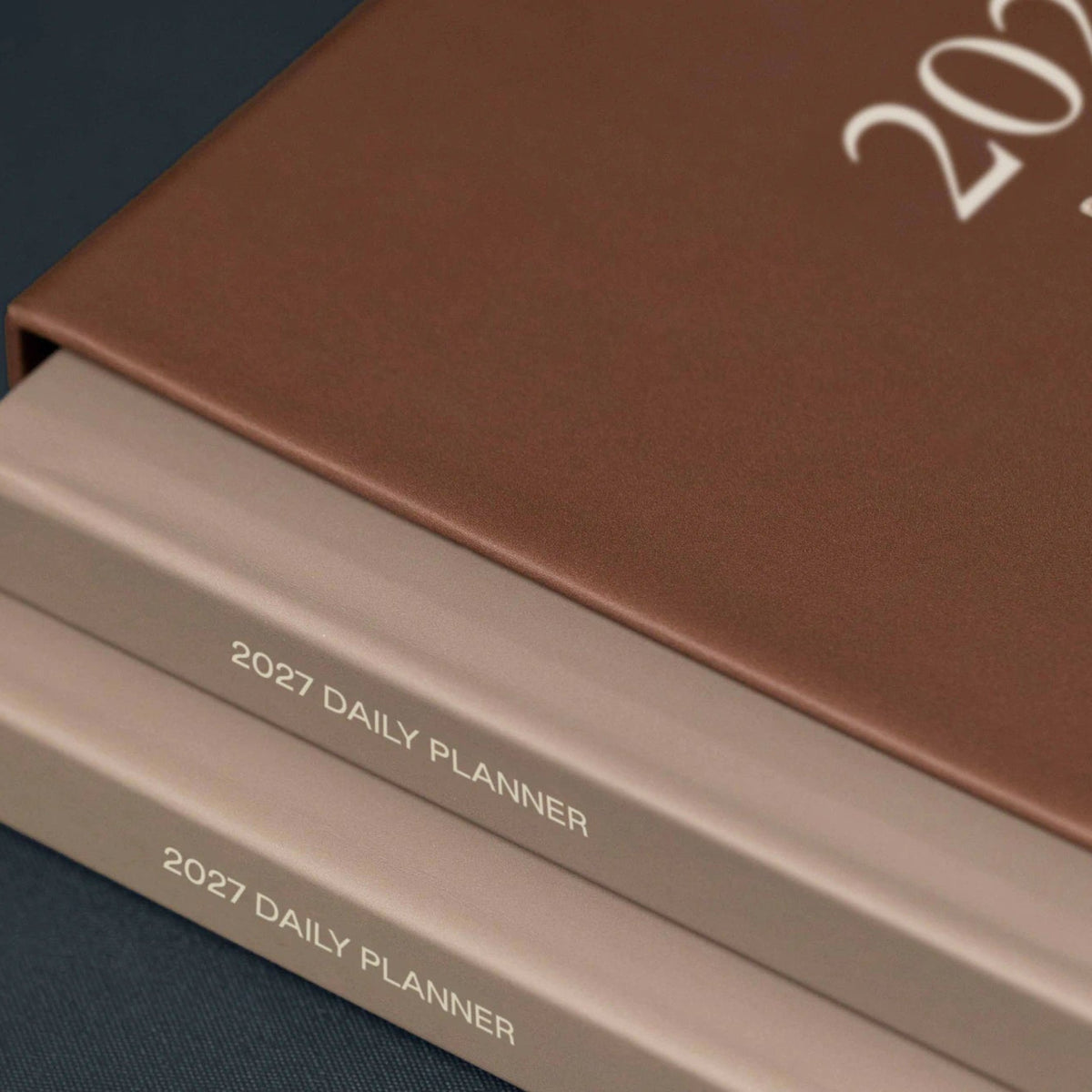 Tagesplaner 2027 2er-Set – Steinpapier · A5 Hardcover · Latte | Karst