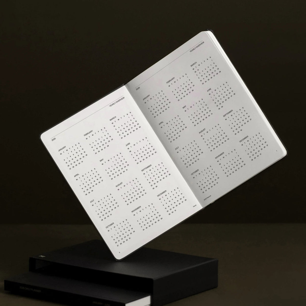 Tagesplaner 2027 2er-Set – Steinpapier · A5 Hardcover · Ebony | Karst
