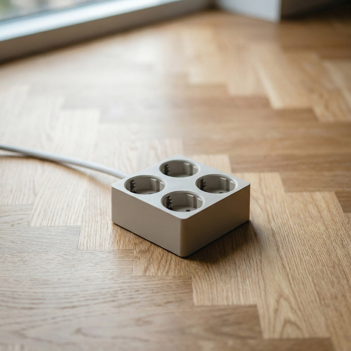 Steckdosenleiste Squared S1 – 4-fach magnetisch, flach | Cords