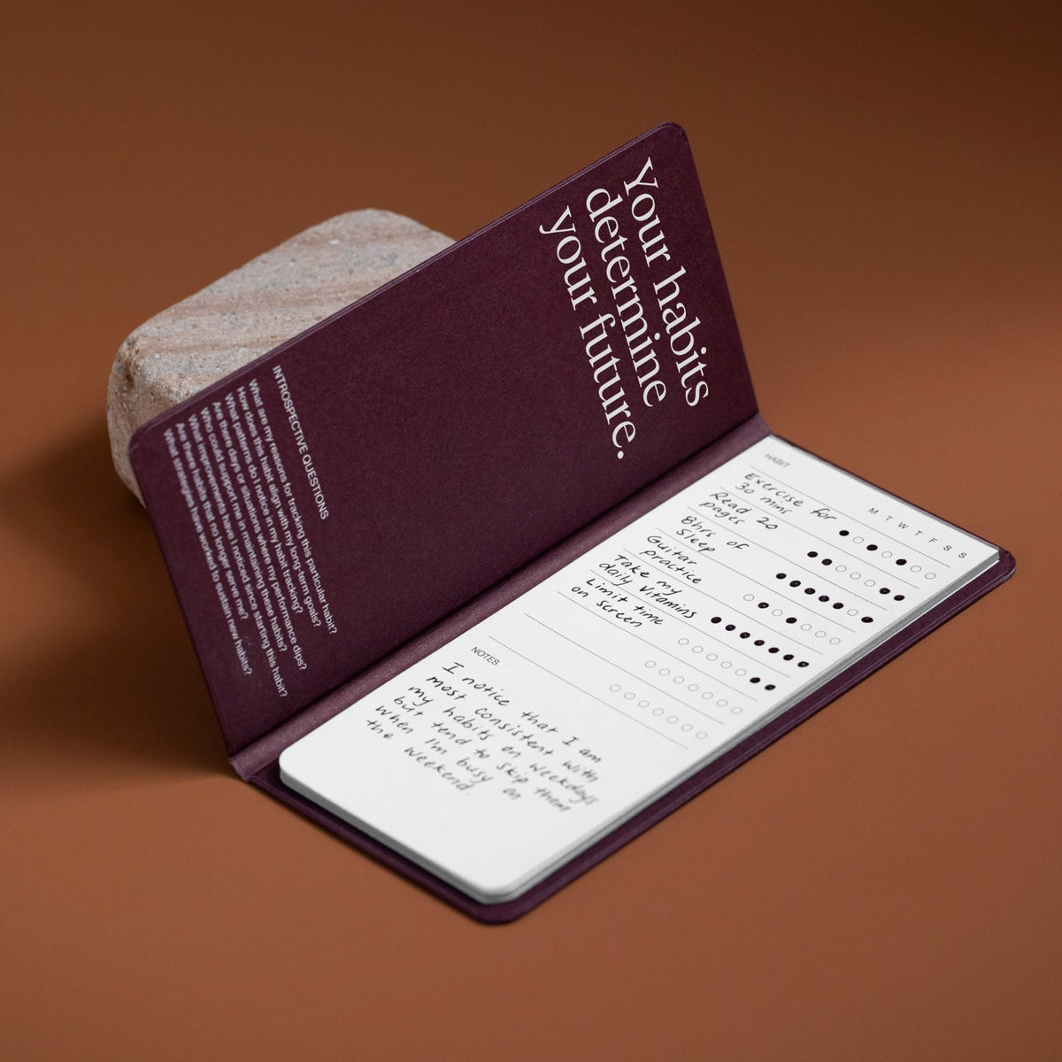 Habit Tracker Pro – Papier de pierre · Bordeaux · 18,5 × 9 cm | Karst