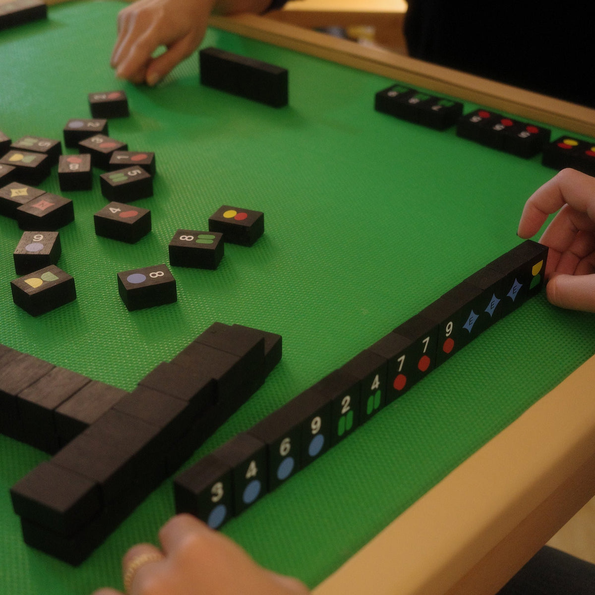 Mahjong-Spiel "Modern Tiles" – Holz · 152 Steine | Blue Ribbon Toys