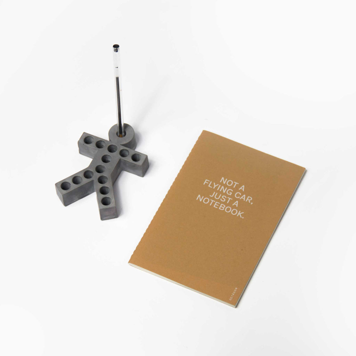NOT A FLYING CAR... | Beiges Kraftpapier NOTIZBUCH | A5 Punktraster | Octàgon Design